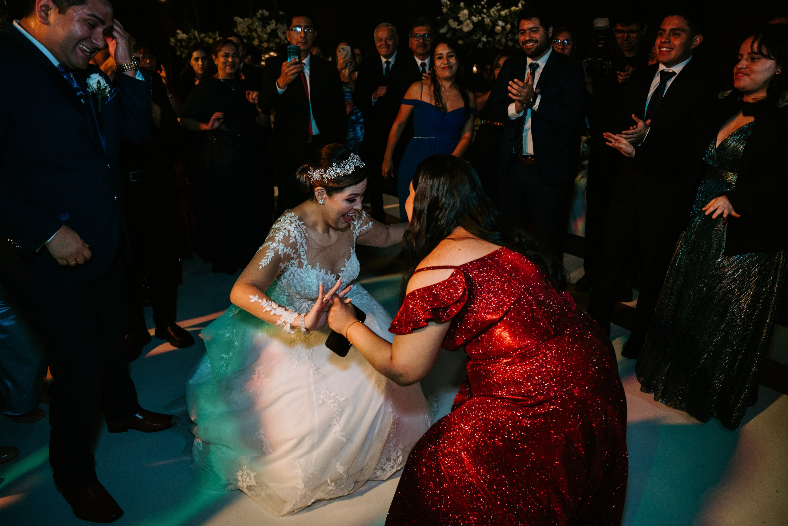 Un vistazo de un día especial. Fotógrafo de Bodas en Lima | Ronhy Altamirano. Fotografía narrativa y cinematográfica para bodas, quinceañeras y eventos exclusivos