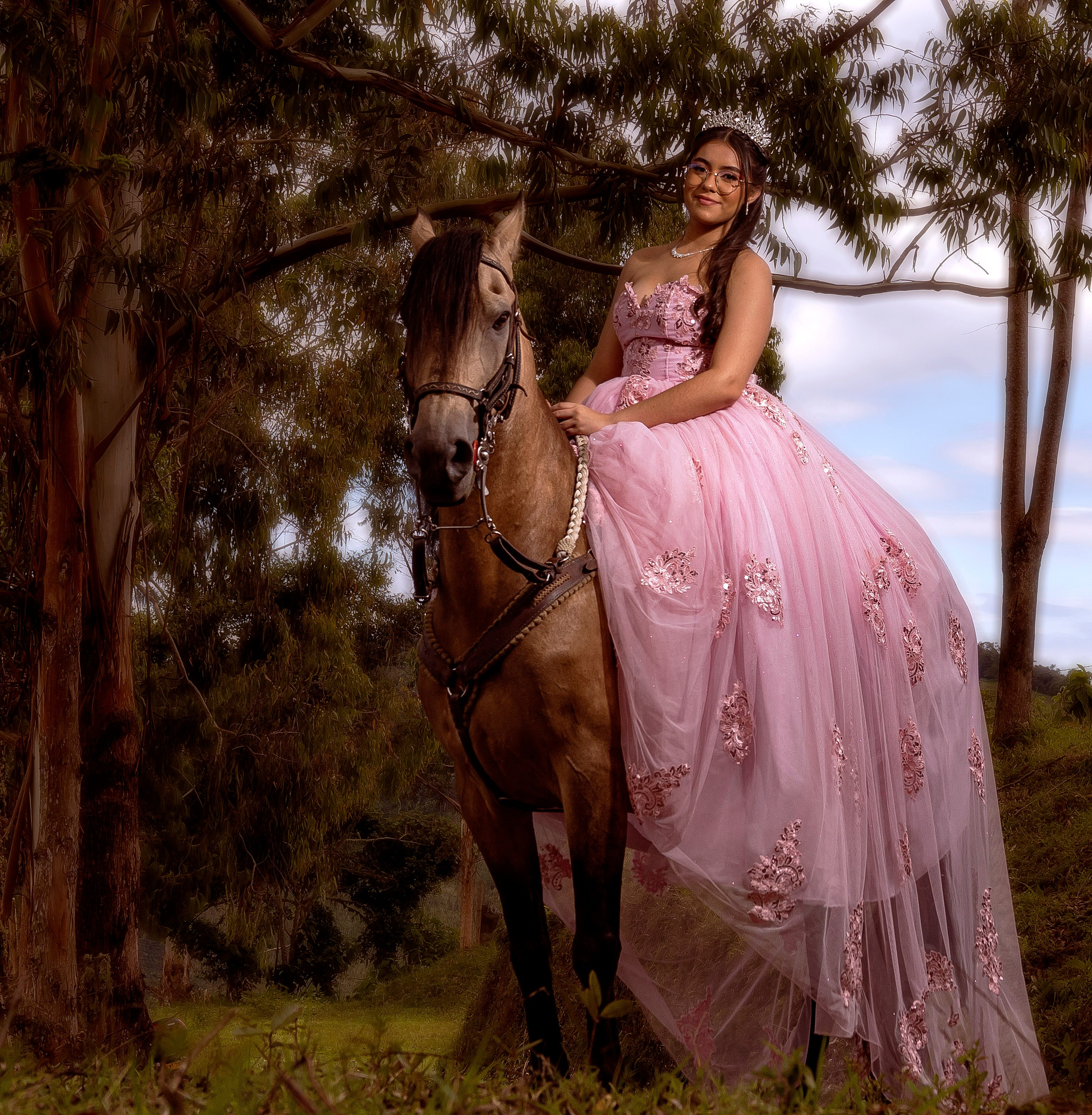 Fotógrafo para fiestas de 15 años pre 15 años álbum de fotos para 15 años fotografías de princesas las mejores fotos de 15 años. Fotografía profesional para su evento en Caldas por SERFOTOGRAFÍA