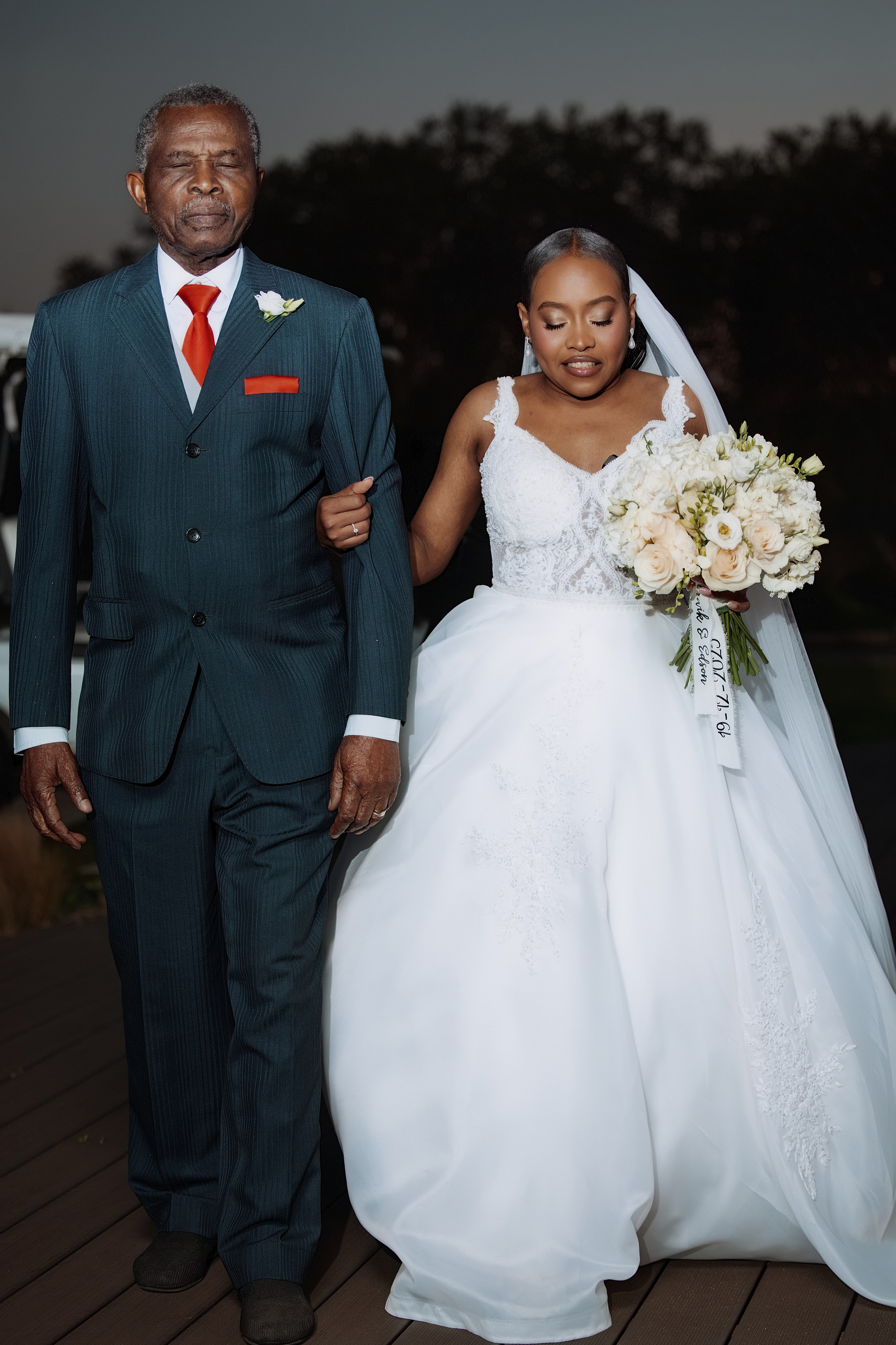 Nawik e Ethson. Fazemos o seu casamento ser lembrado por gerações