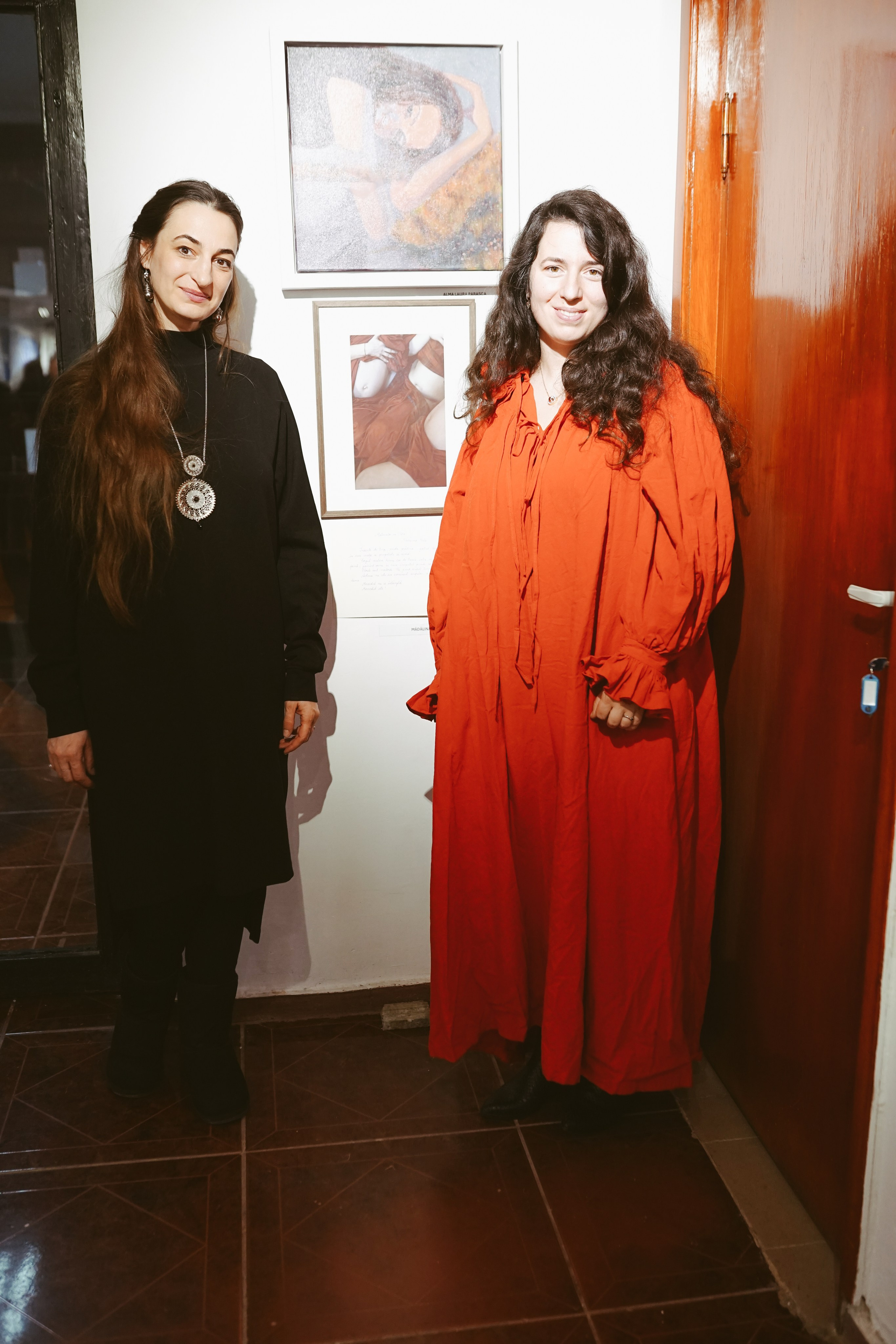 Expoziție Foto Maternitate Brașov | Mădălina Beda. Madalina Beda- Artist vizual, fotograf, doula la nastere, consultant babywearing Brasov si in toata tara