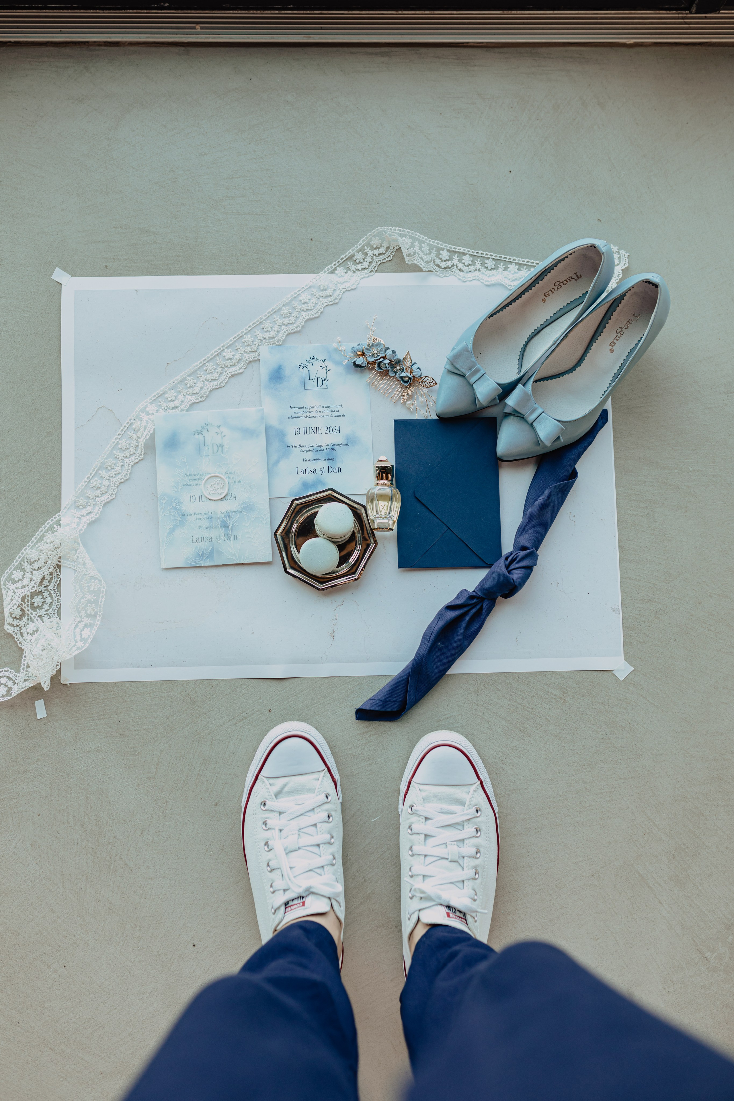 Flowers and stationary for your special day. Fotograf de nunta — documenting your love story with a touch of editorial — wedding photographer