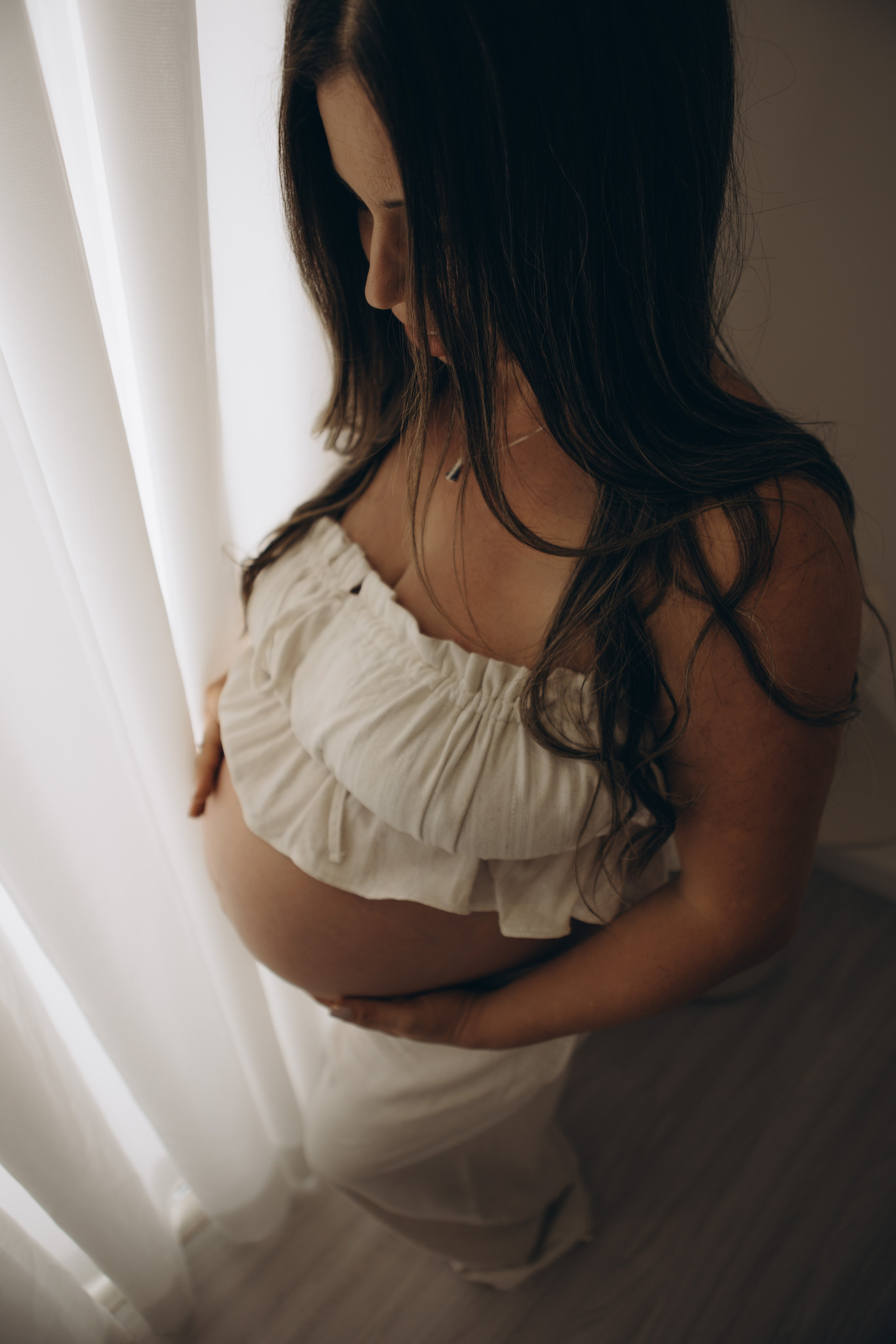 conexão entre mãe e bebê em ensaio gestante intimista em Sorocaba