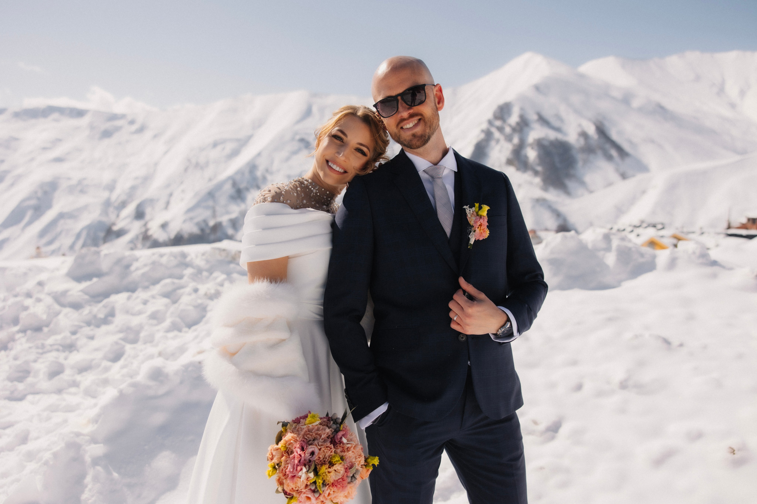 Love in winter mountains. Wedding photographer in Tbilisi Ioseb Mamniashvili