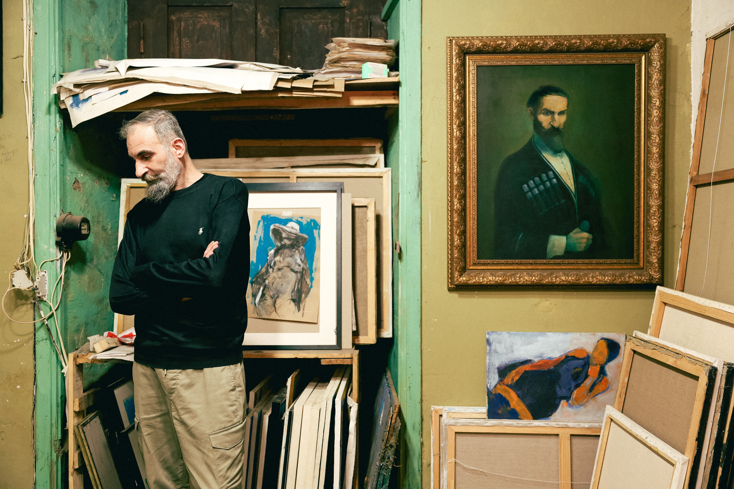 Reportage (artist's studio, sed velikodny — rush). Asmikiam