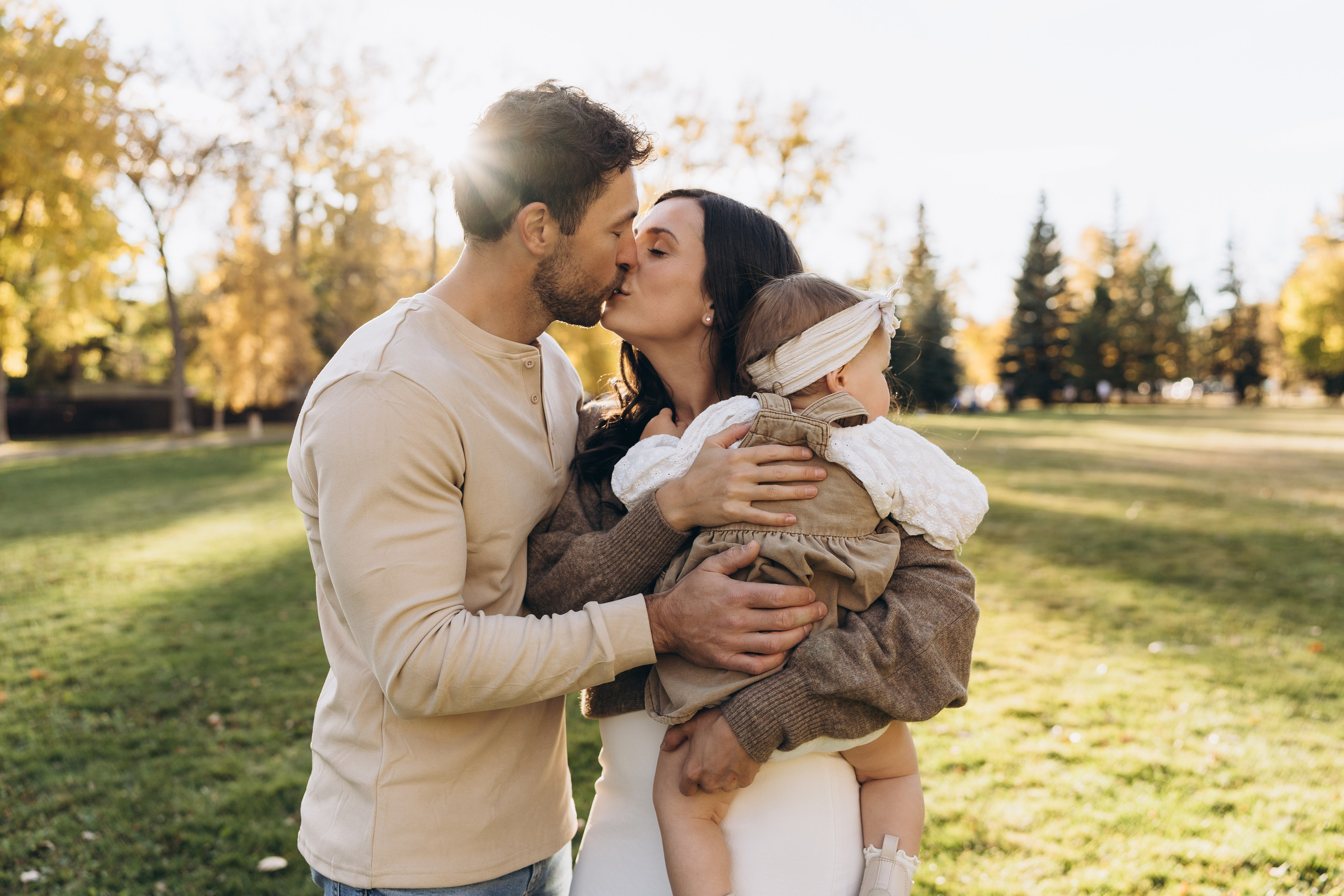 Jess & fam. Calgary Wedding & Lifestyle Photographer — Yevhen Polishchuk