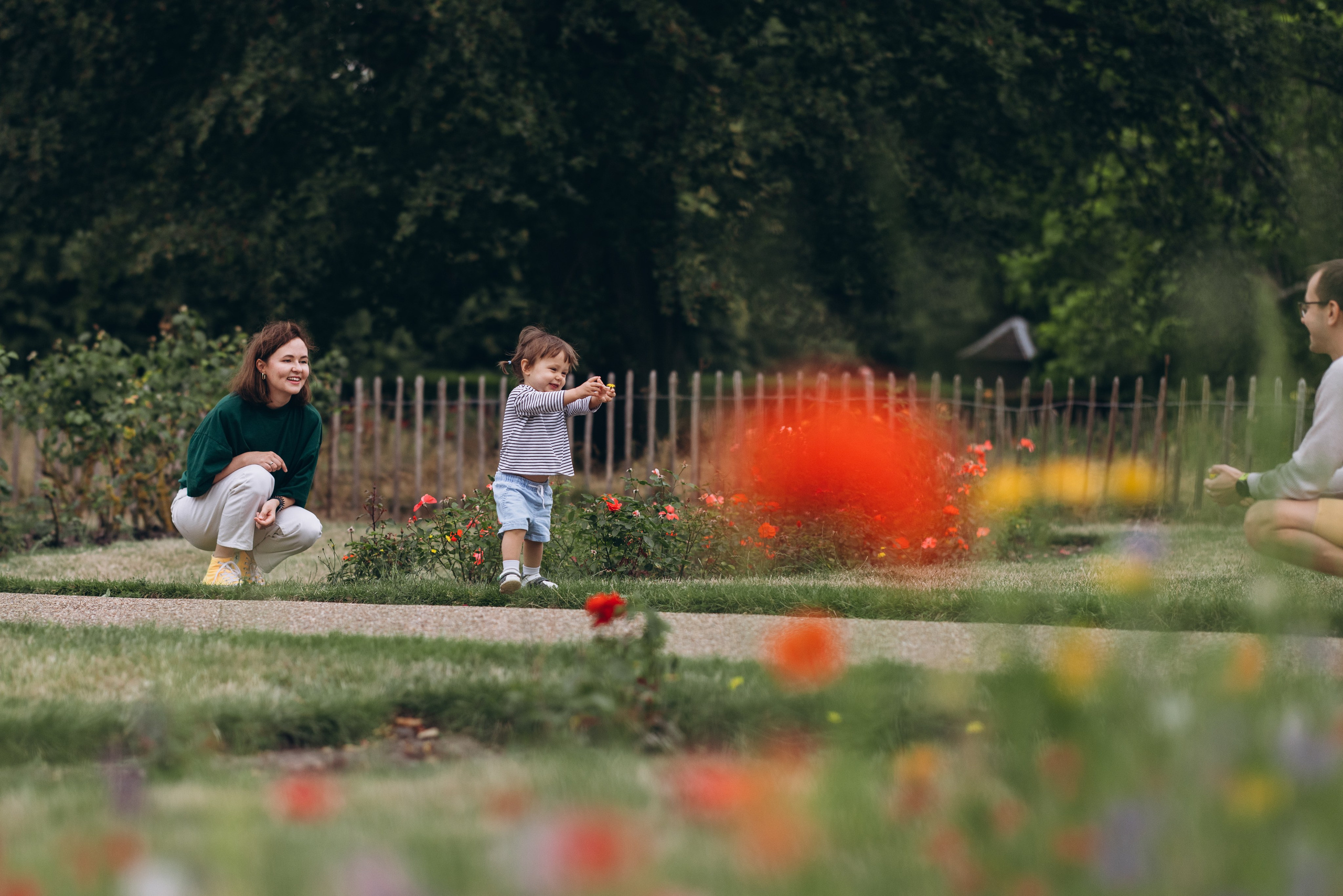 Milena with parents (Greenwich Park). Anastasia Klink, Photographer in London