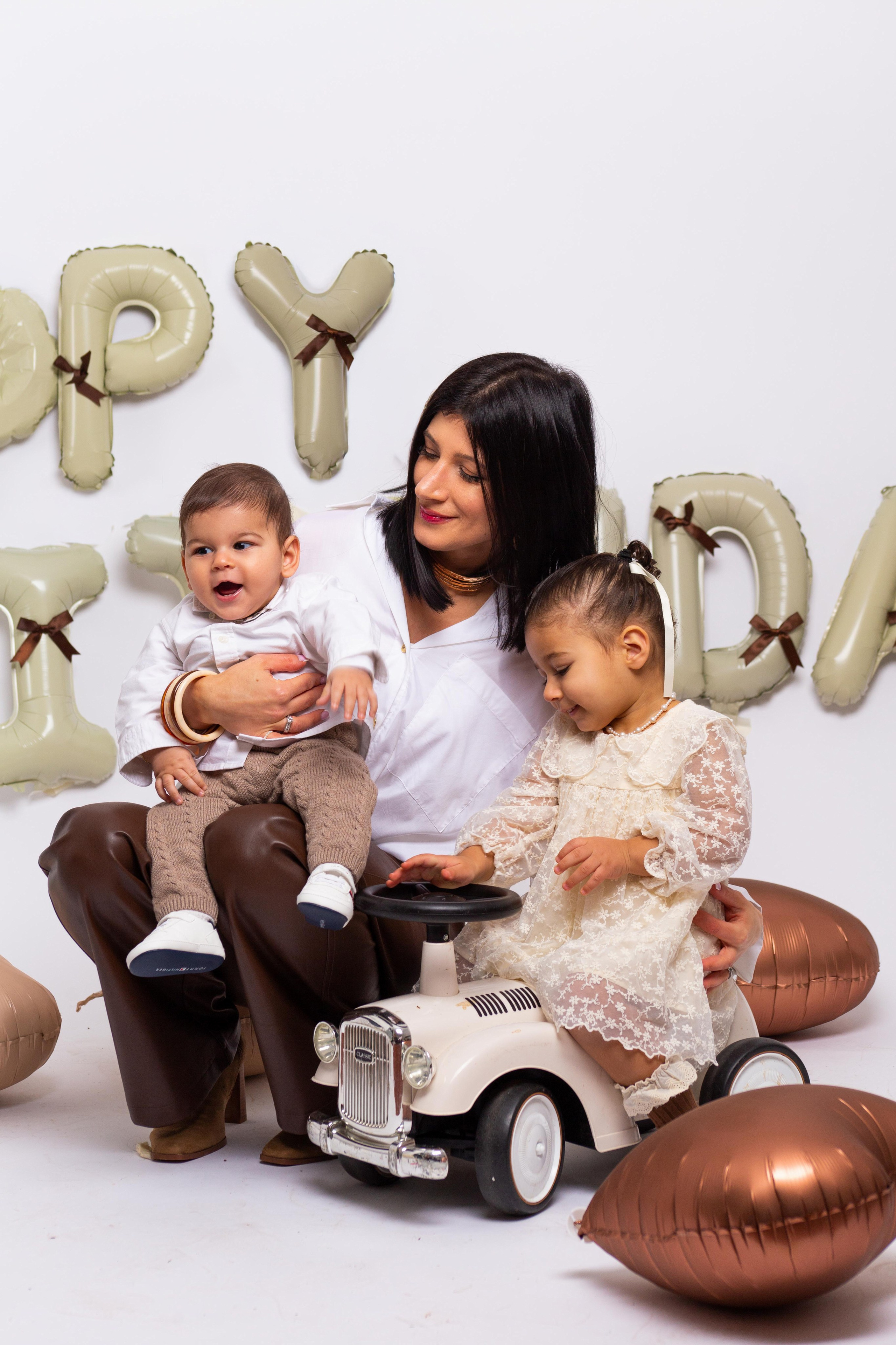 Séance photo anniversaire 2 ans en studio près de Châtellerault. Studio photo « Partage ton bonheur » – Photographe famille près de Châtellerault, Poitiers et Tours