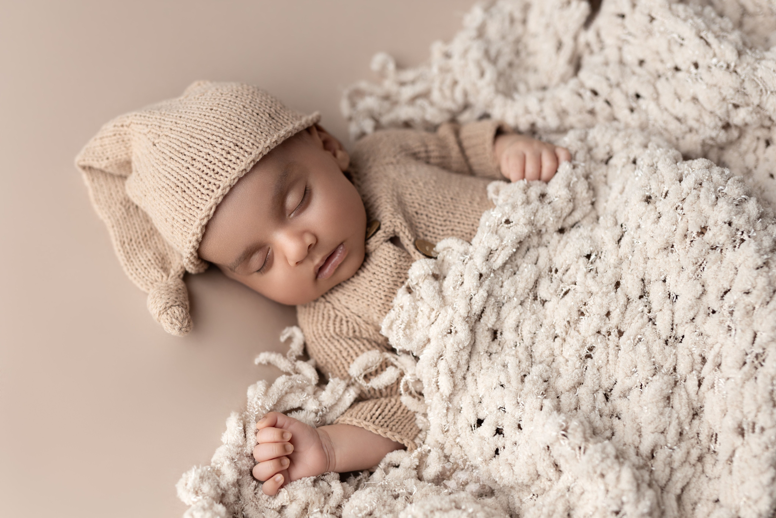 Newborn Classic. Newborn, kids, family photographer based near Zurich, Switzerland