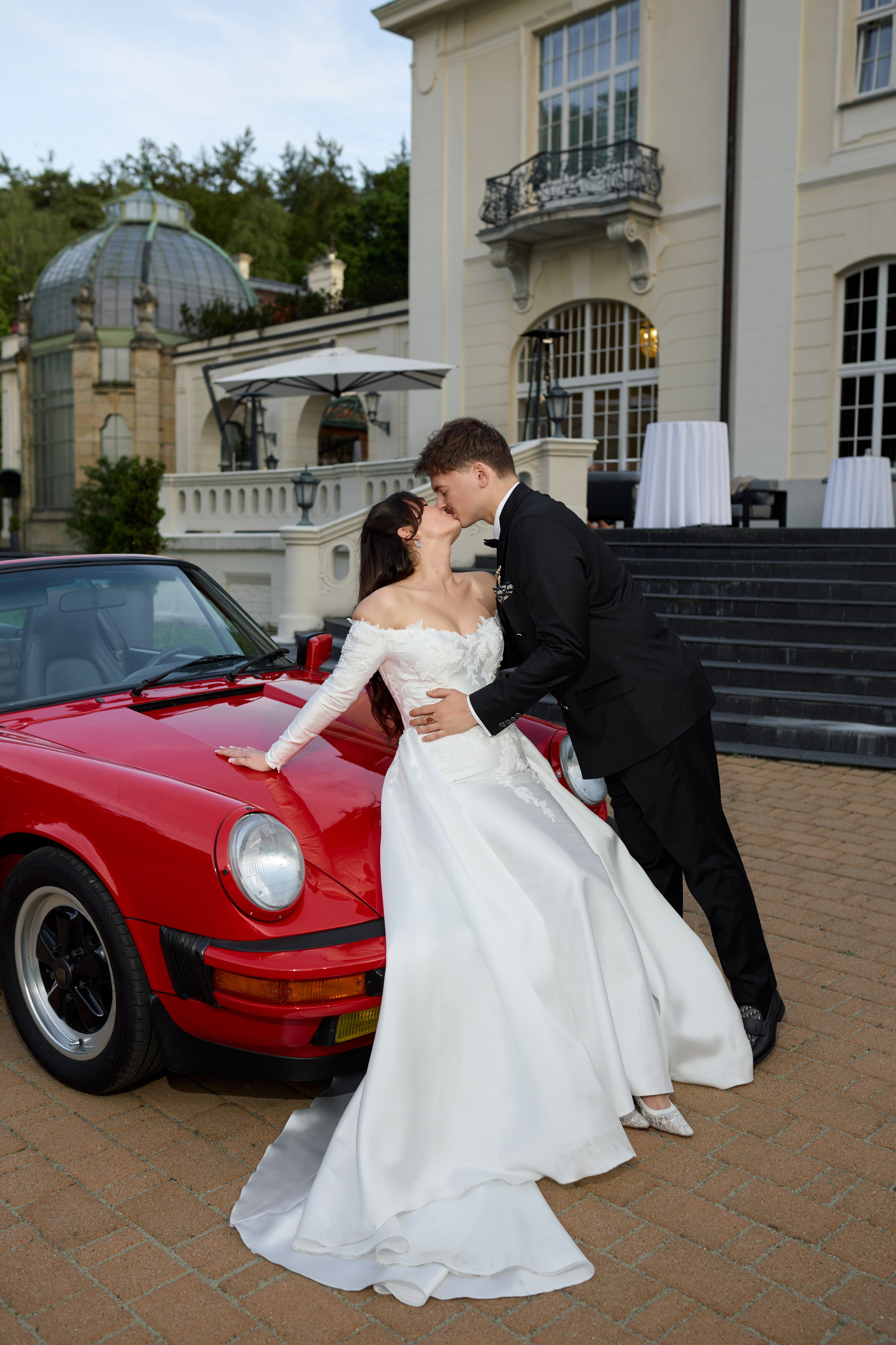 Wiktoria & Kacper. Pałac Goetz. Fotograf ślubny i rodzinny w Krakowie Yana Klymova