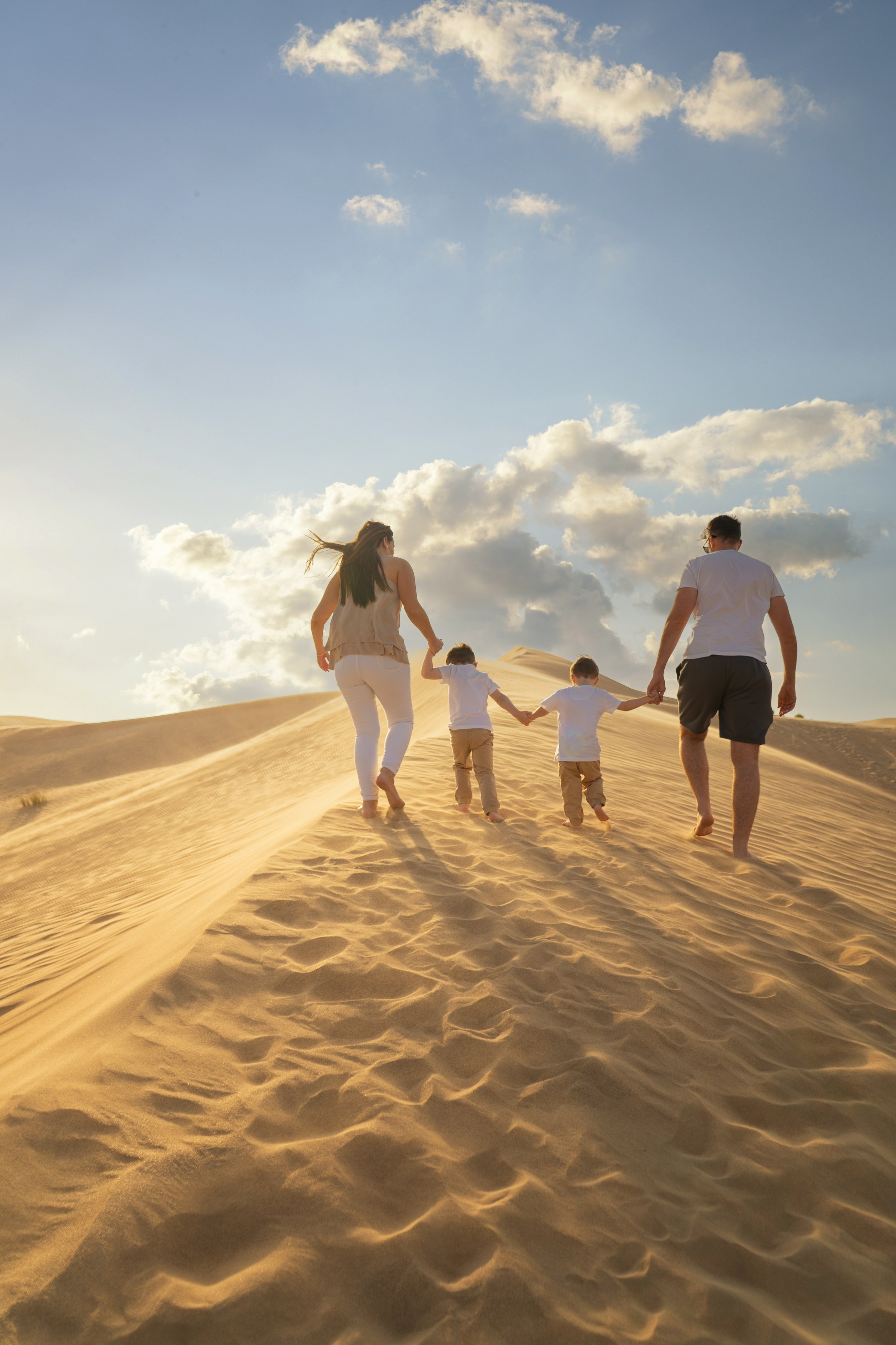 Desert in Abu Dhabi. Desert Dubai. Photo shooting in the Arabian desert. Booking a photo shoot in the UAE. Shooting in the desert