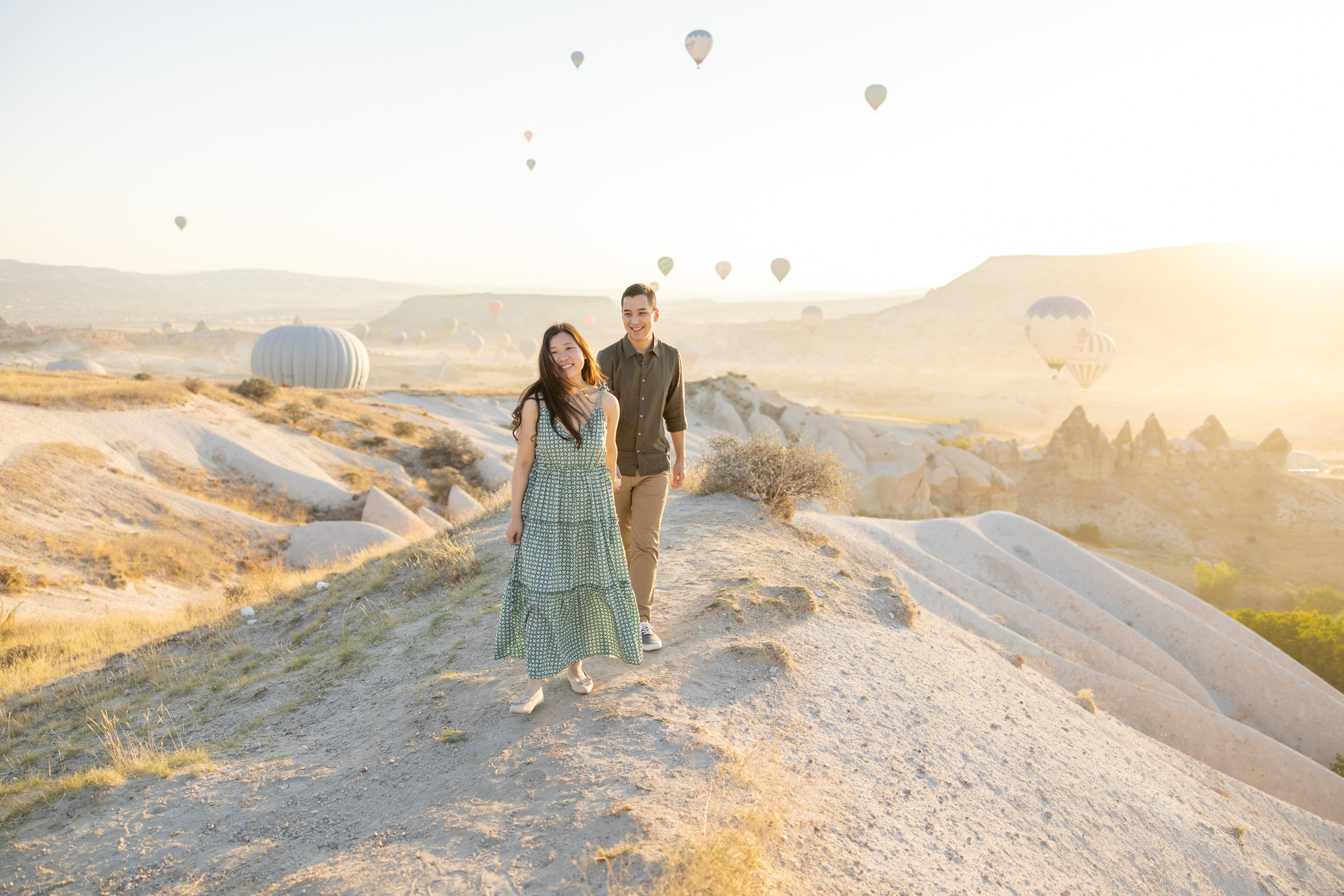 Romantic Love Story Photoshoot with Hot Air Balloons in Cappadocia. Julia Ganch I Fashion Wedding Photography I Cappadocia Turkey