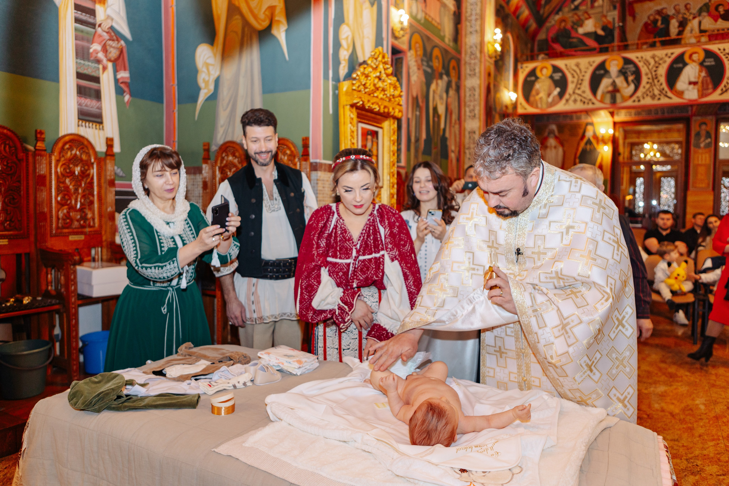 Botezul micuțului Matteo. Cristina Andronache fotograf Brașov fotograf de familie fotograf de nunta Brașov