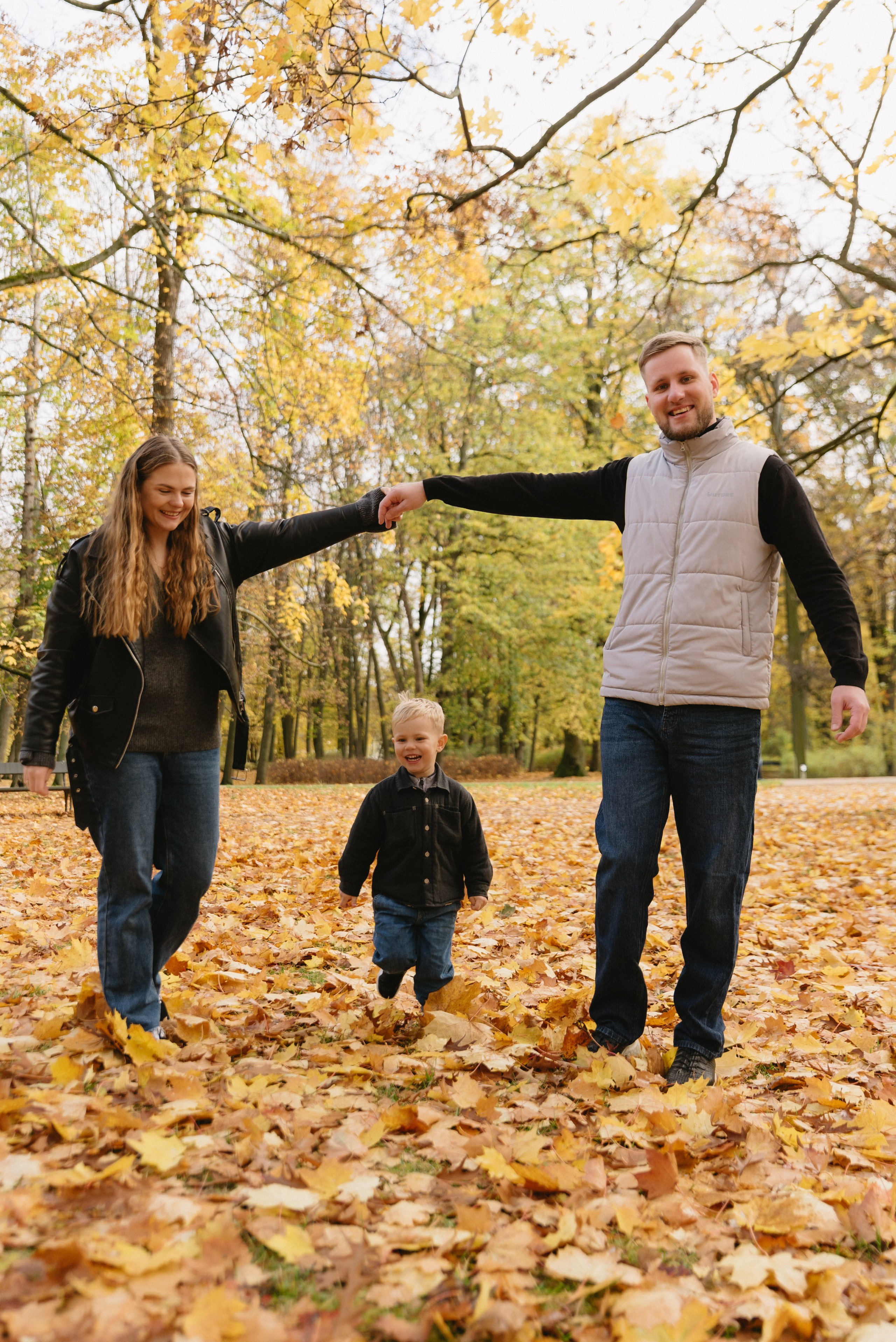 Sesja rodzinna Hanna, Vlad & Matvei. Eugene Save – Fotograf Ślubny i Rodzinny | Warszawa i Cała Polska