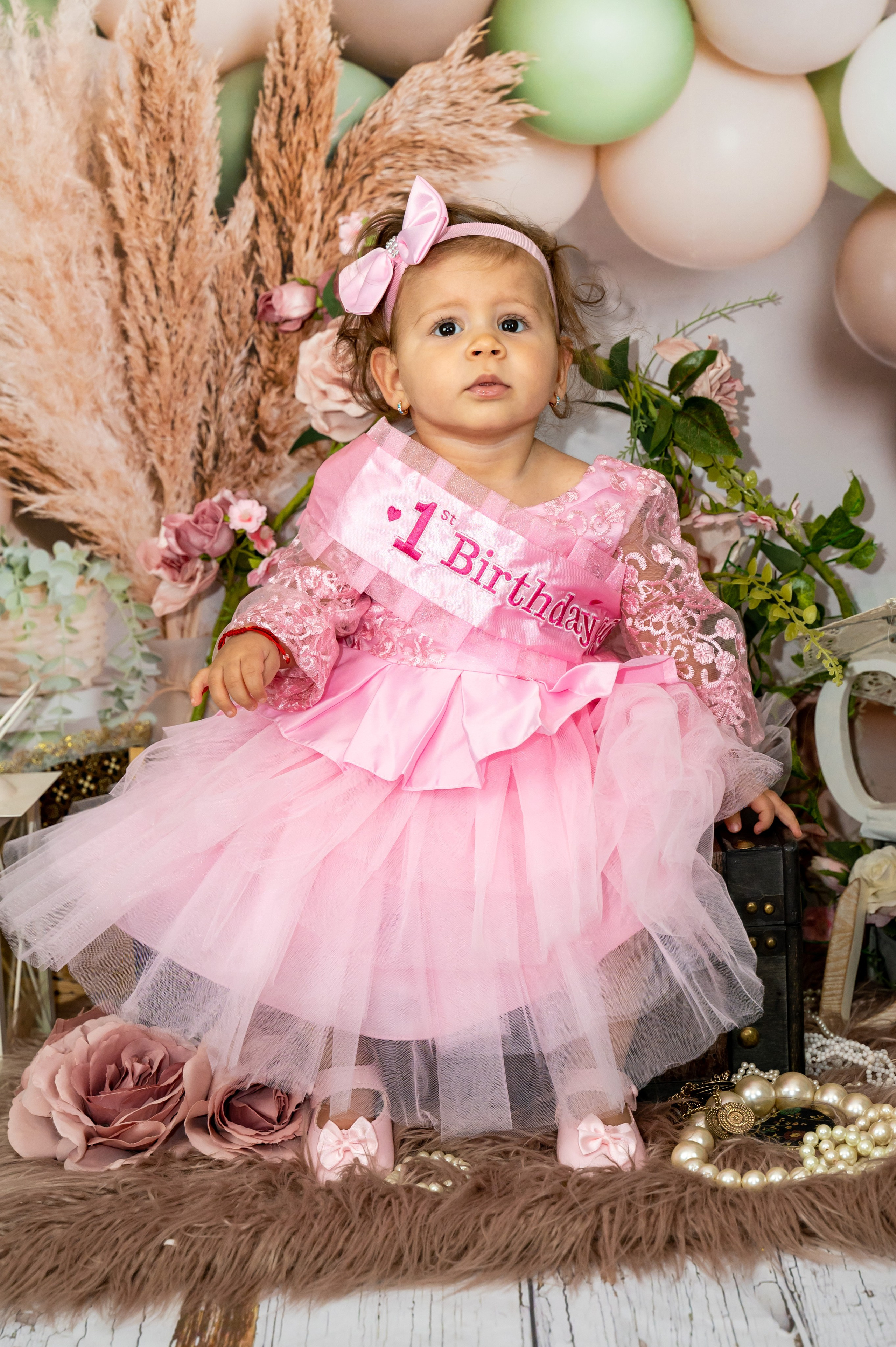 Smash the cake. Lucia Adam Family Photography