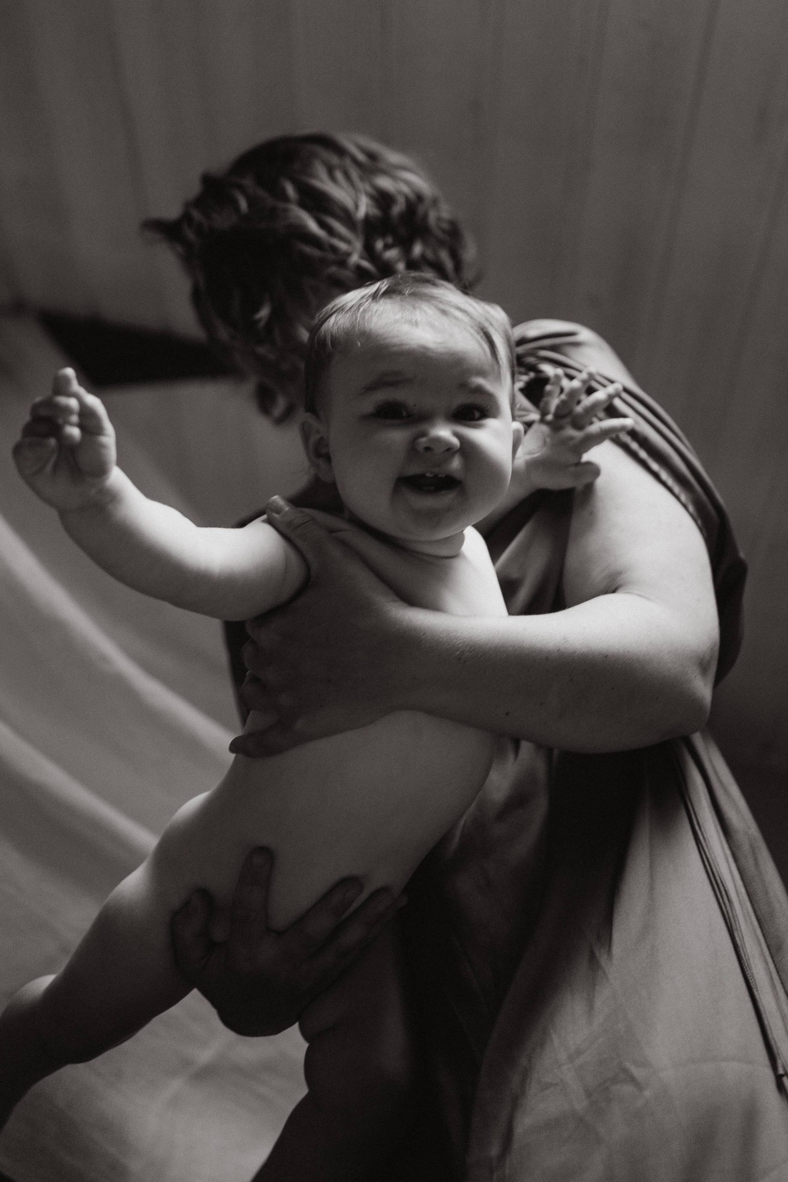 Julia & Grace. Family photographer in Helsinki, Victoria Guadagno