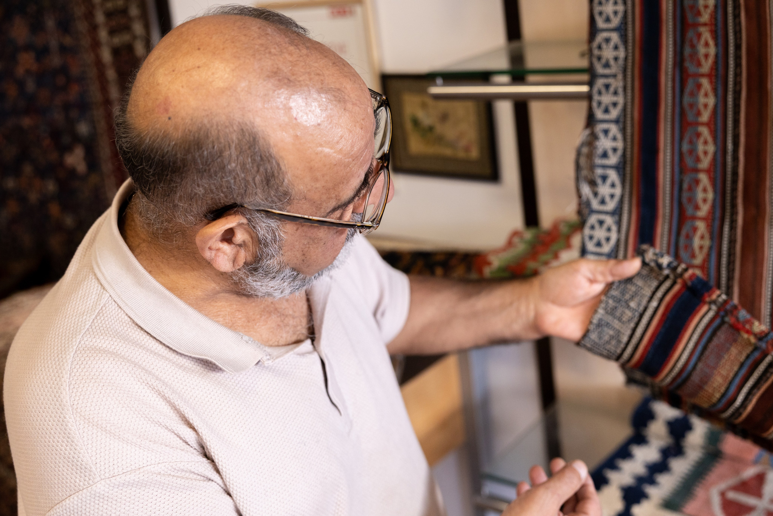 Teppichrestaurator, Salzburg, 2024. Guzel Kolobova| Fotografin| Salzburg