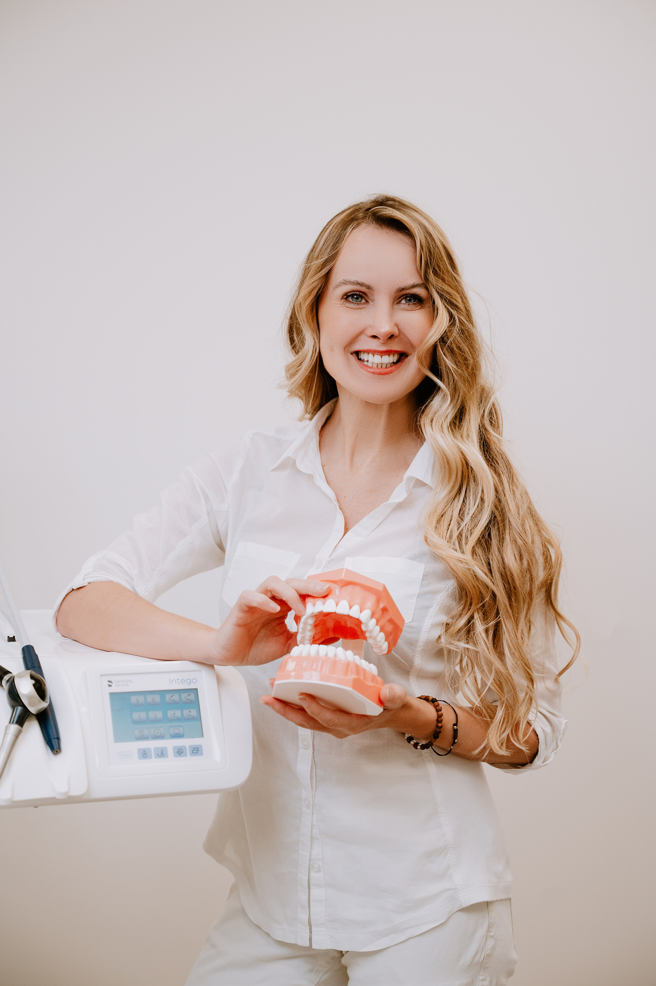 EDClinic dentistry in Prague. ANNA-MARIA PHOTO CONTENT CREATOR — фотограф, эстет, художник и визуальный эксперт в Instagram, работающий в Праге