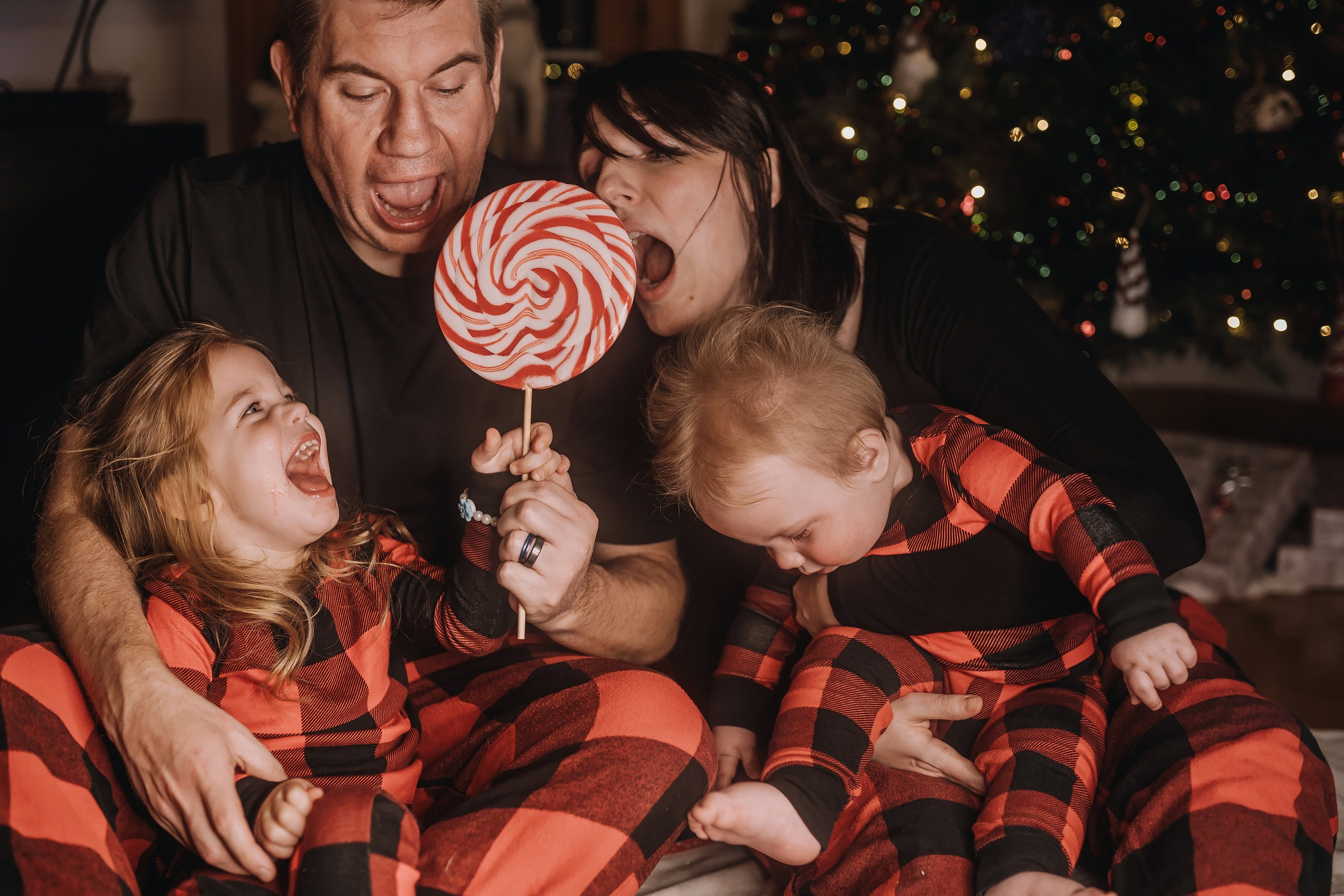 25.11.2023 Christmas Photoshoot 2. Wedding family event photographer in Chicago Nick Yushevich