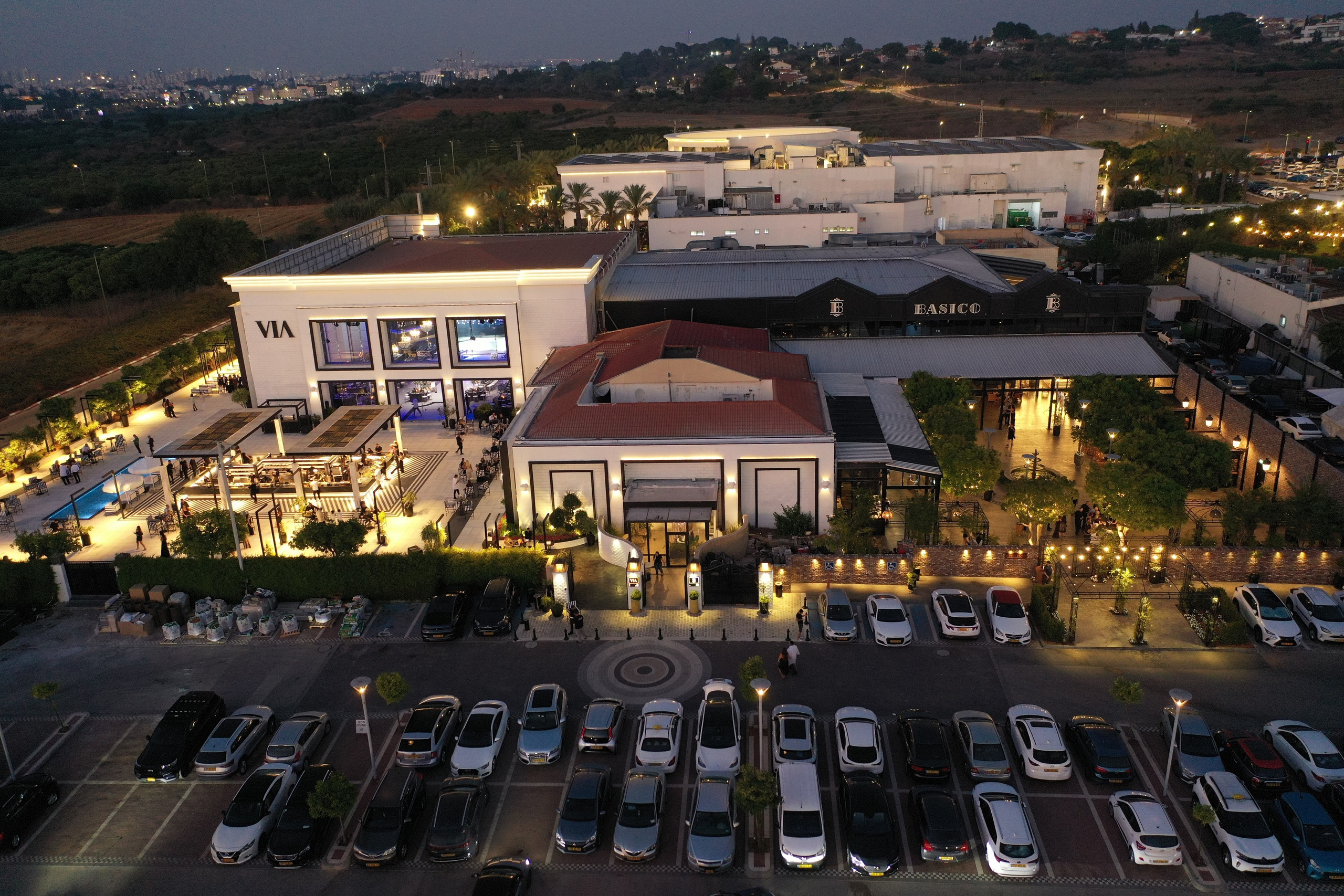 VIA / BASICO. Wedding and events photographers Studio Shalom