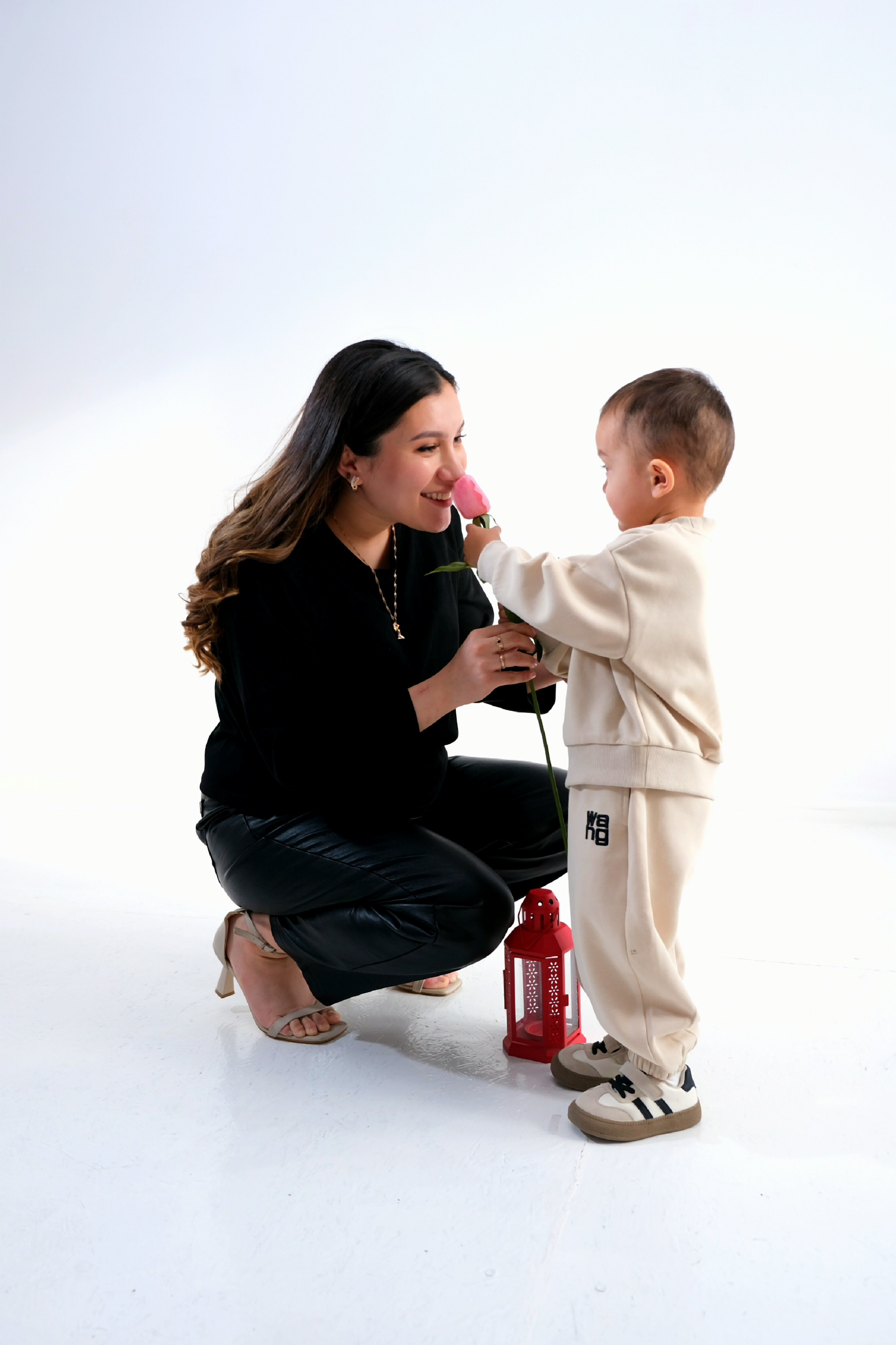 Зилола с сыном. Семейный и детский фотограф Бишкек Элина Суерова