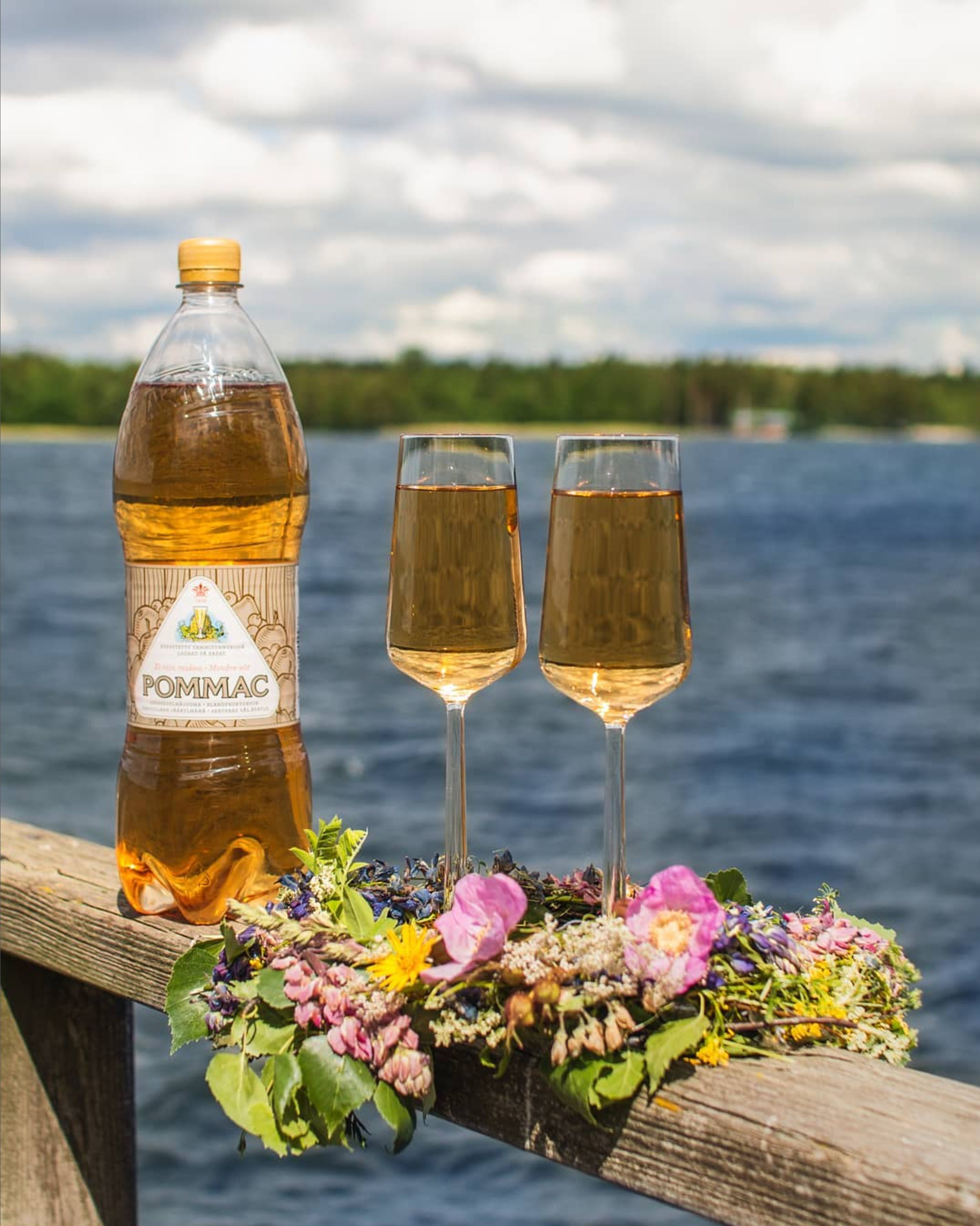 Pommac. Anna Z commercial photographer and graphic designer based in Turku