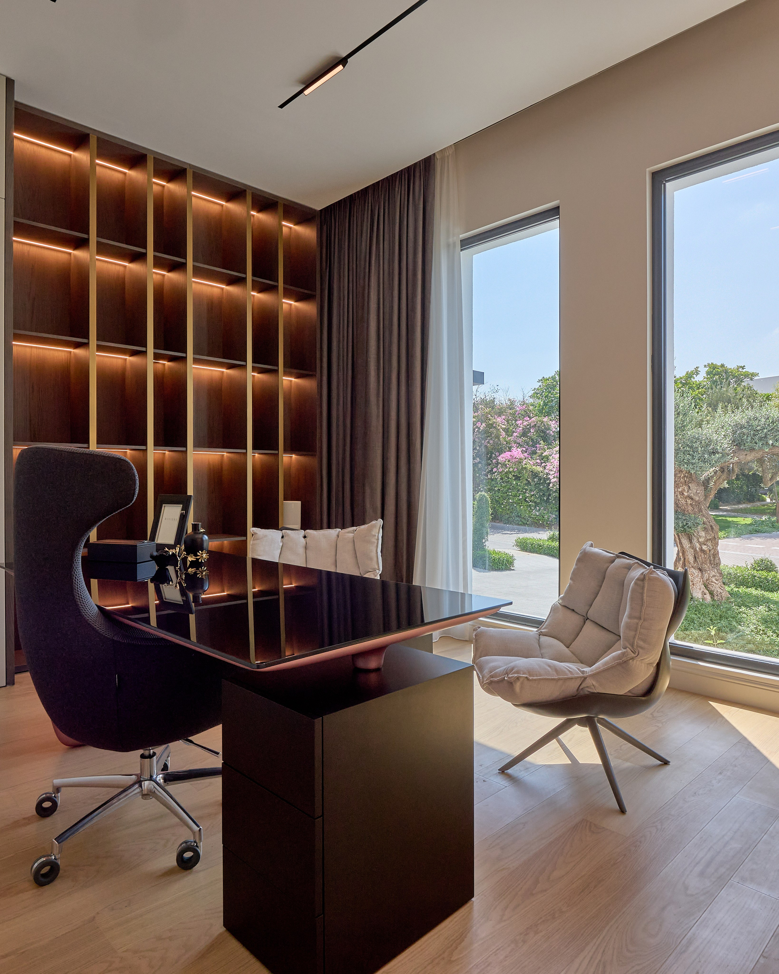 Luxury Villa Photography in Al Barari — Dubai Real Estate Portfolio. Hotel Photographer in Dubai — Interiors & Commercial by Oleg Novikov