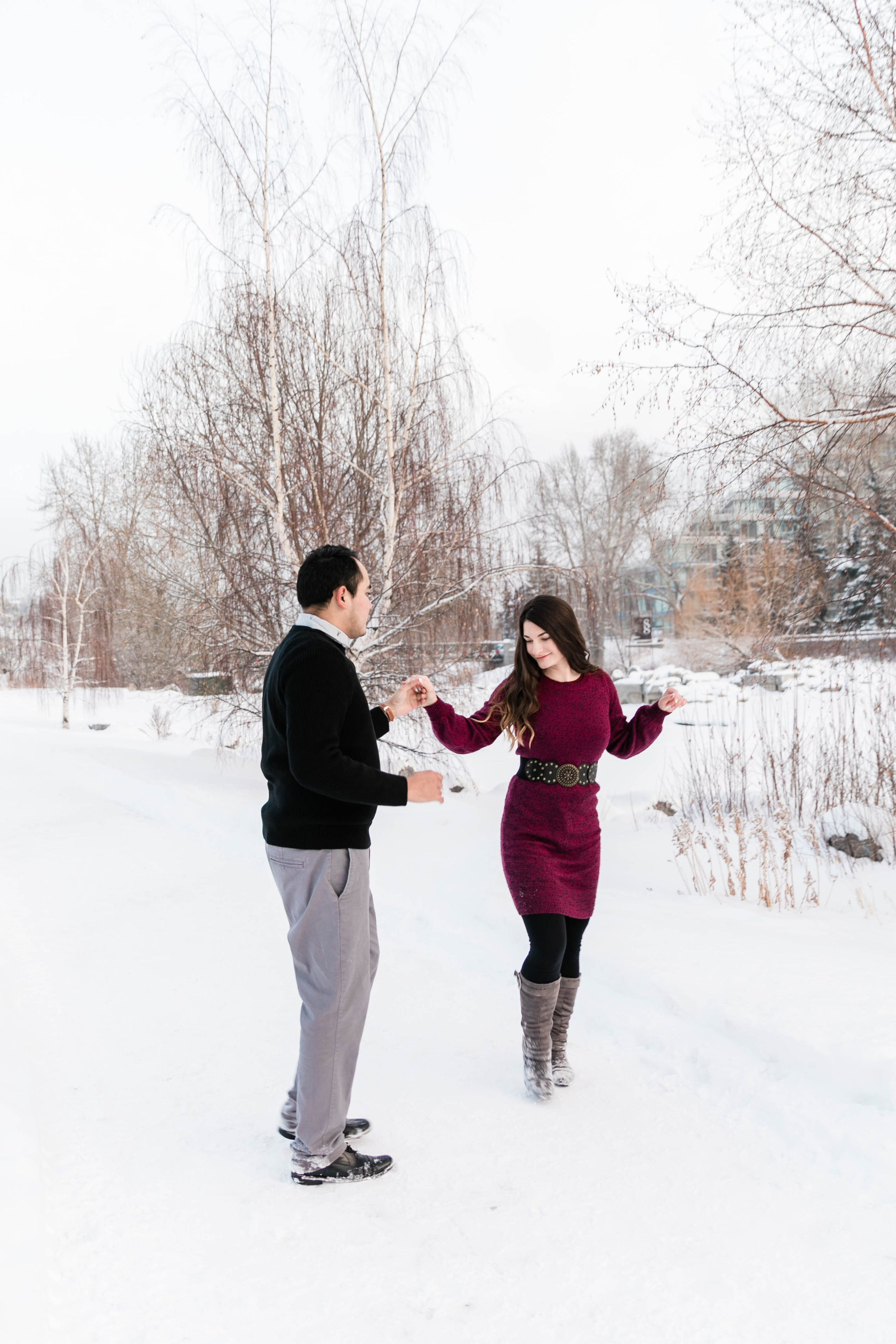 Iván & Andrada — Princes Island Engagement. Fotografía accesible en Calgary