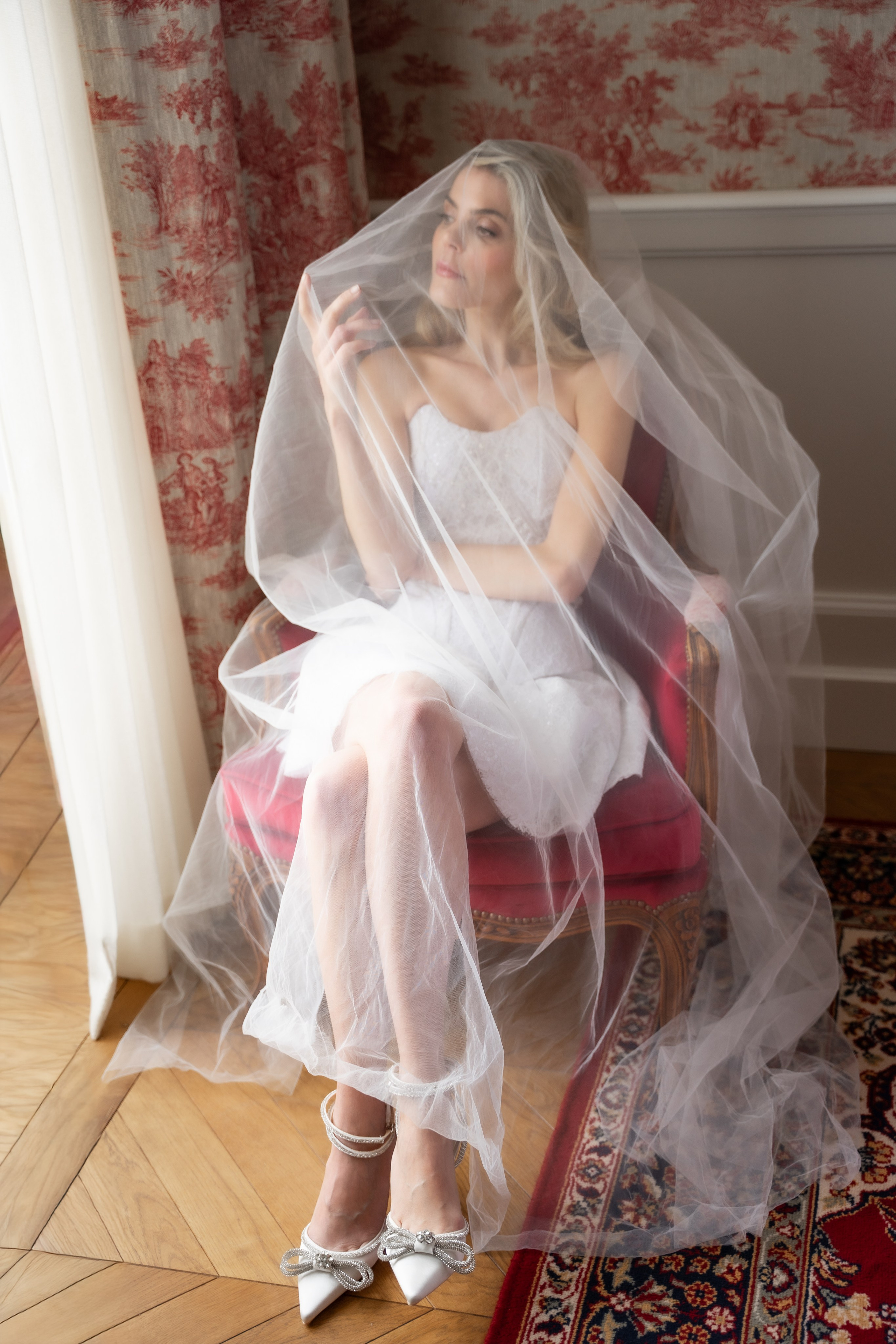 Chateau elopement inspiration. Wedding photographer in Paris Oksana Shum