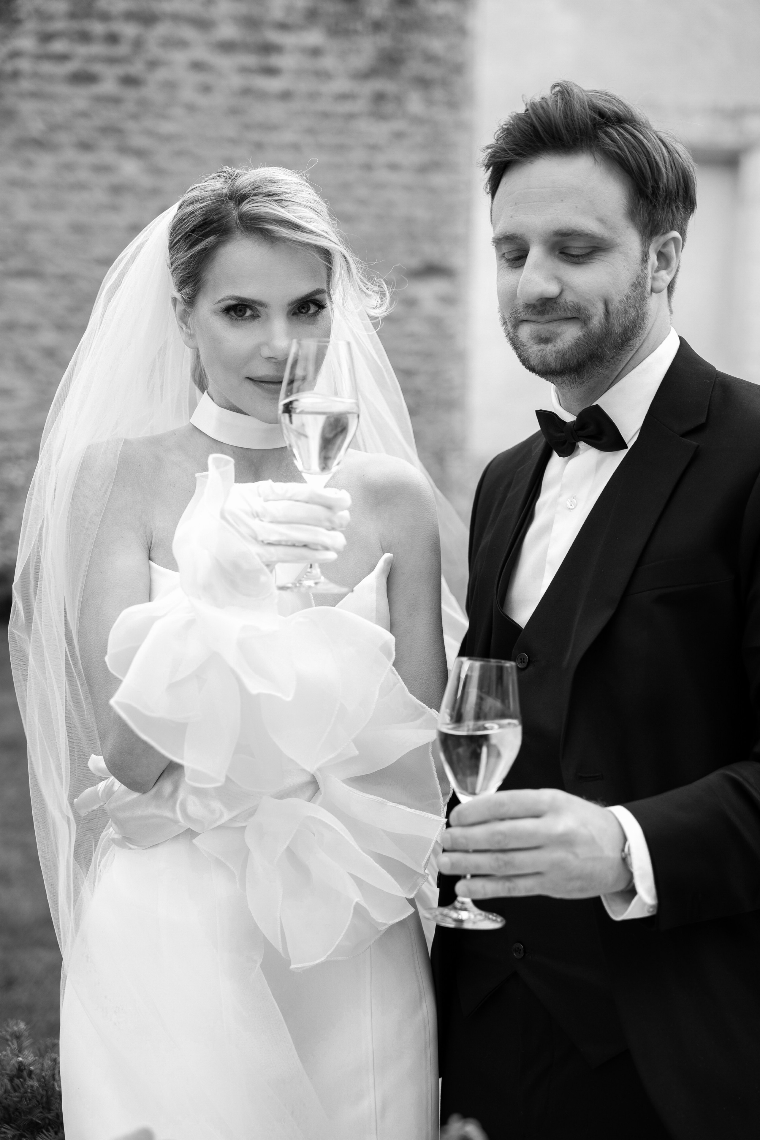 Chateau elopement inspiration. Wedding photographer in Paris Oksana Shum