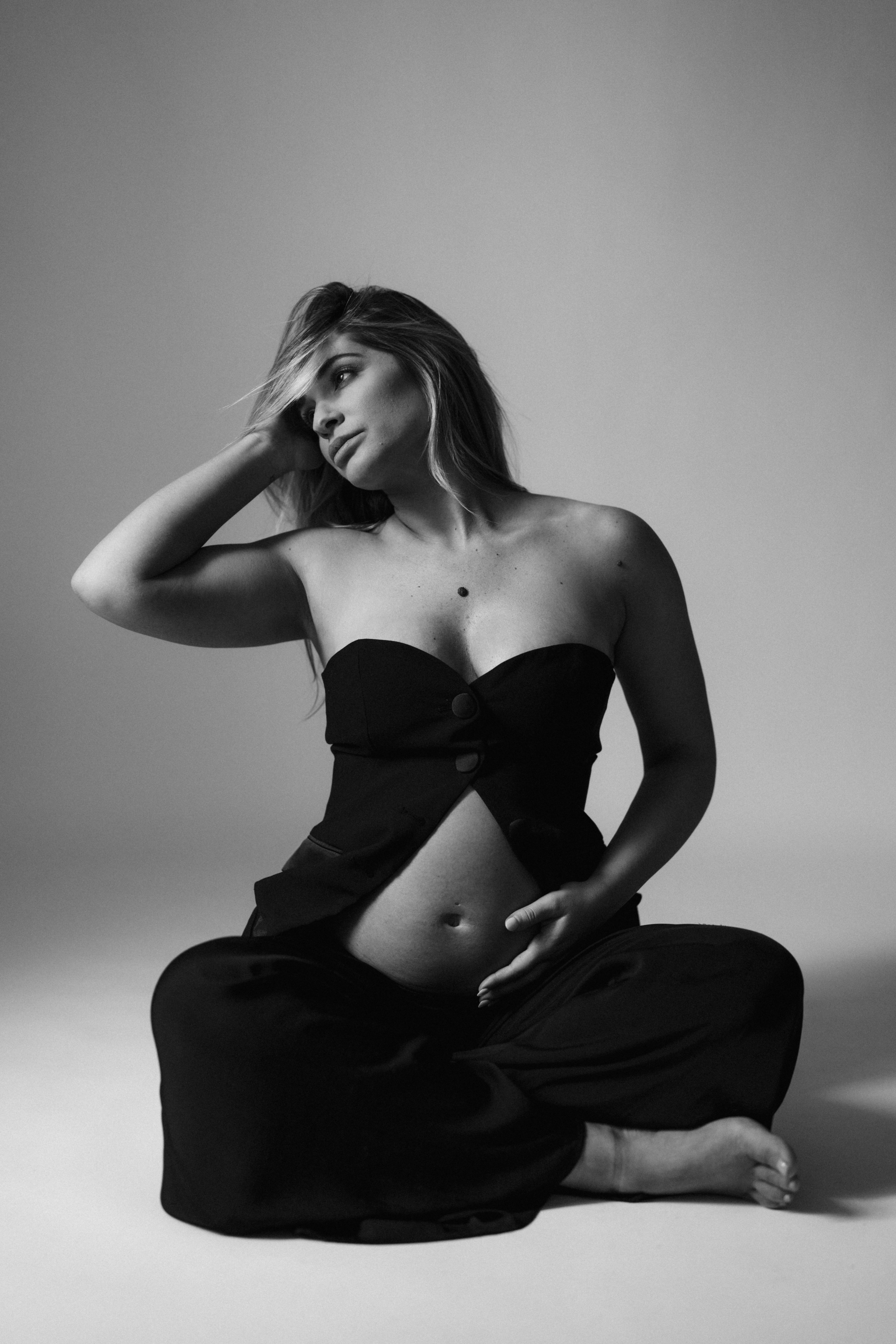 Anastasia. Modern maternity photographer in Long Island New York