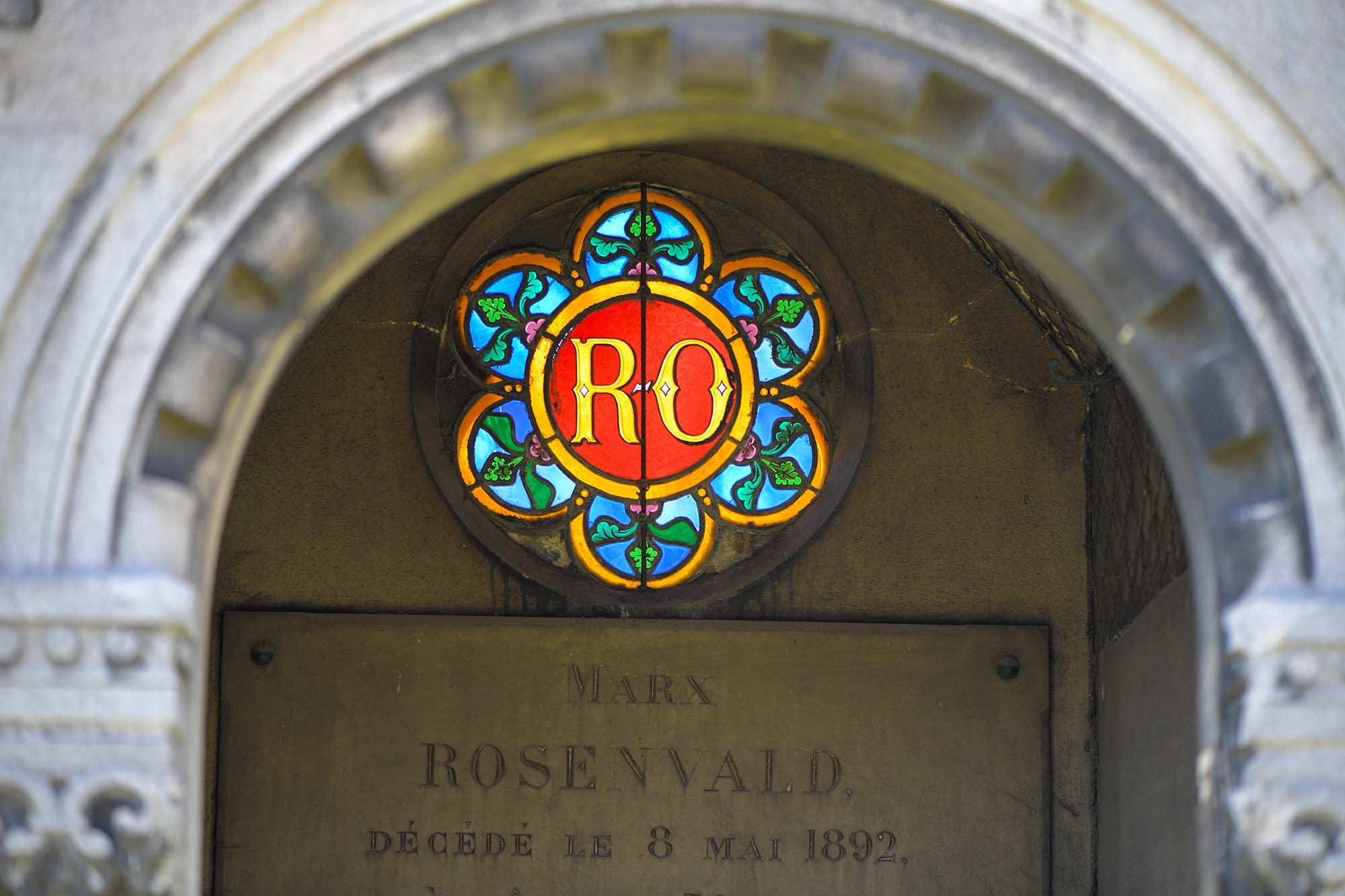 Père Lachaise Cemetery in Paris | Famous Graves & Photography Guide
