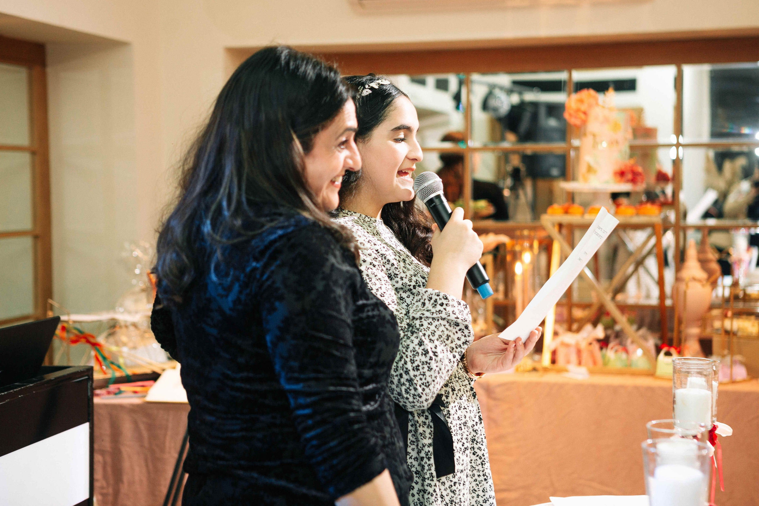 PARTY IN A RESTAURANT WITH THE WHOLE FAMILY. Https://shi-photo.com/