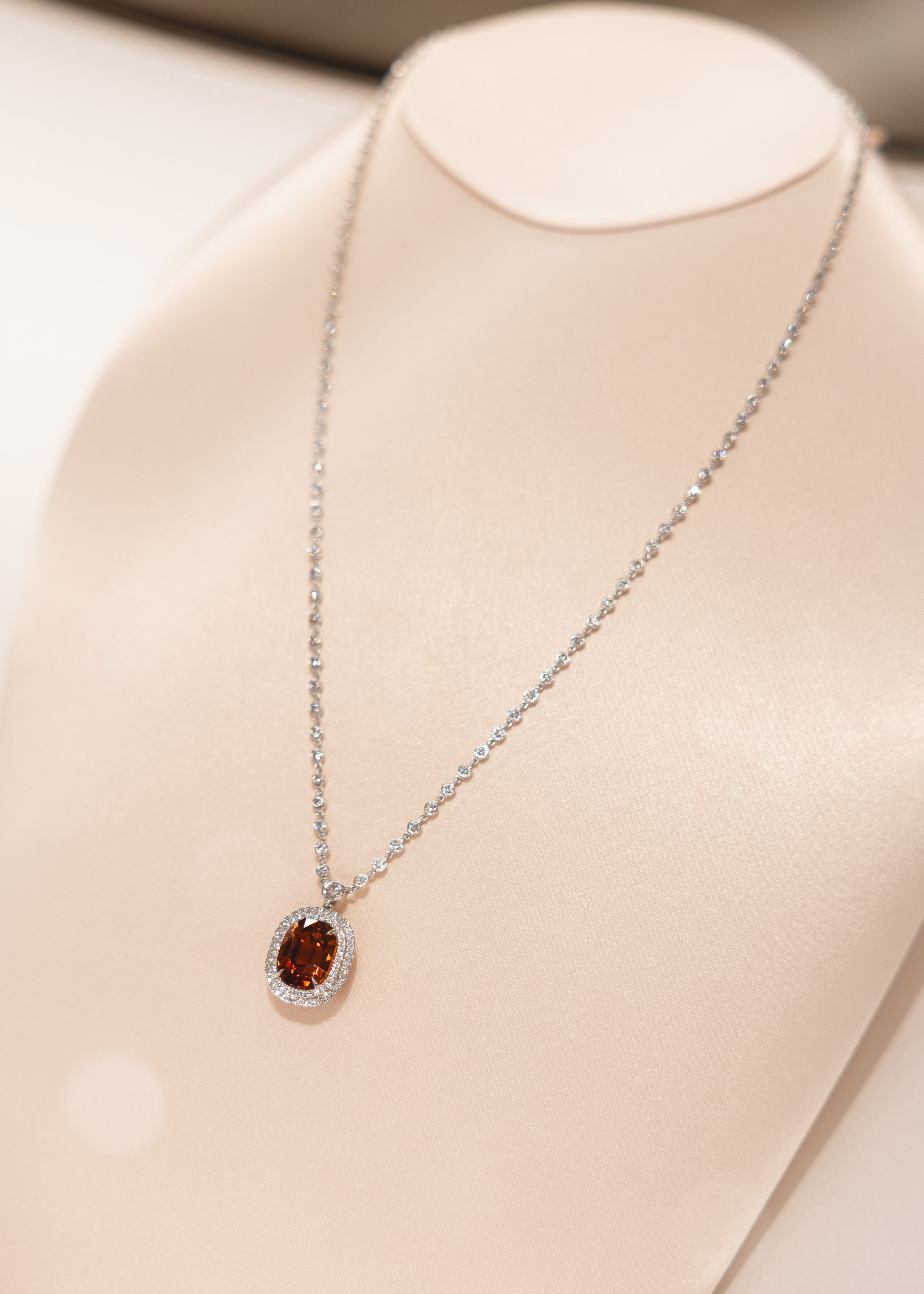 Tiffany. Professional wedding photographer in Copenhagen, Denmark — Julia Byron