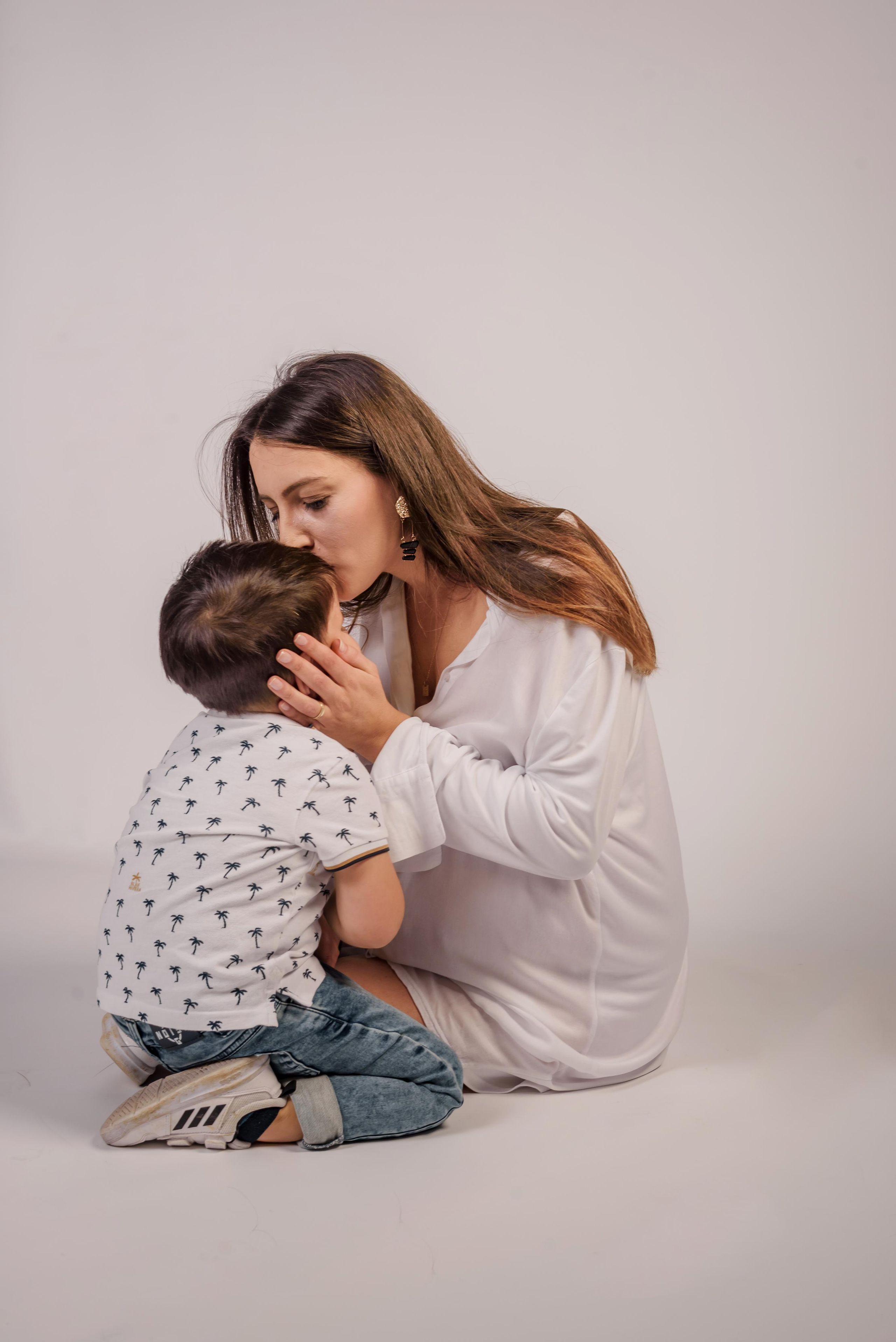 Maternity photoshooting in studio Luxembourg. Photographer in Luxembourg Tanita
