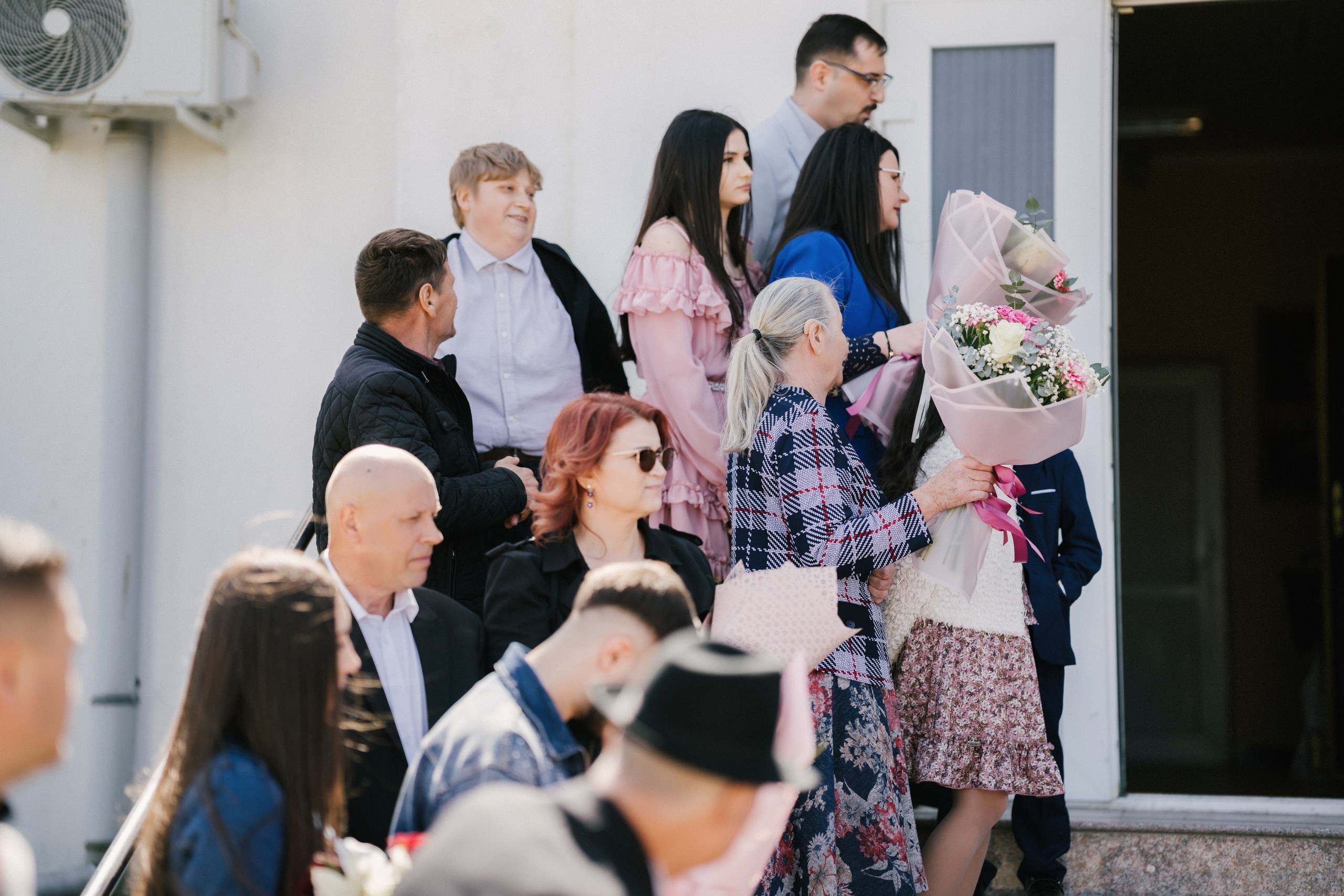 Povestitor prin fotografie - Fotograf nuntă Botoșani  – Alin Chirilă -* Gabriel și Denisa la starea civilă în Unțeni Botoșani, fotografie de cuplu pe scări elegante, Alin Chirilă fotograf* Mire și mireasă după cununia civilă în comuna Unțeni Botoșani, ședință foto realizată de AlinoFotoStudio* Fotograf stare civilă Botoșani, Gabriel și Denisa privindu-se cu drag pe scările locației de eveniment* Cuplu proaspăt căsătorit la cununia civilă Unțeni, fotografie romantică realizată de Alin Chirilă fotograf* Gabriel și Denisa după ceremonia civilă, ședință foto la Restaurant Luceafărul Popas Cucorăni* Fotograf evenimente Botoșani, stare civilă Unțeni, mire și mireasă în cadru elegant și luminos* Mire în uniformă și mireasă cu buchet alb, fotografie de nuntă civilă în județul Botoșani* AlinoFotoStudio portret de cuplu la stare civilă, Gabriel și Denisa în ziua logodnei civile* Fotograf cununie civilă Botoșani, moment romantic surprins la Popas Cucorăni Luceafărul* Gabriel și Denisa și-au spus da la Unțeni Botoșani, amintiri fotografice naturale și elegante* Mireasă cu păr ondulat și mire în uniformă militară, fotografie de cuplu la stare civilă* Alin Chirilă povestitor prin fotografie, cununie civilă Gabriel și Denisa în Botoșani* Ședință foto de stare civilă Botoșani, cuplu pe scări decorative într-un cadru rafinat* Fotograf nuntă și stare civilă Suceava Botoșani Iași, Gabriel și Denisa în ziua cea mare* Imagine romantică de la cununia civilă Unțeni, mire și mireasă zâmbind unul către celălalt, fotograf uvertura mall Botoșani, fotograf mall- servicii foto- video Botoșani 