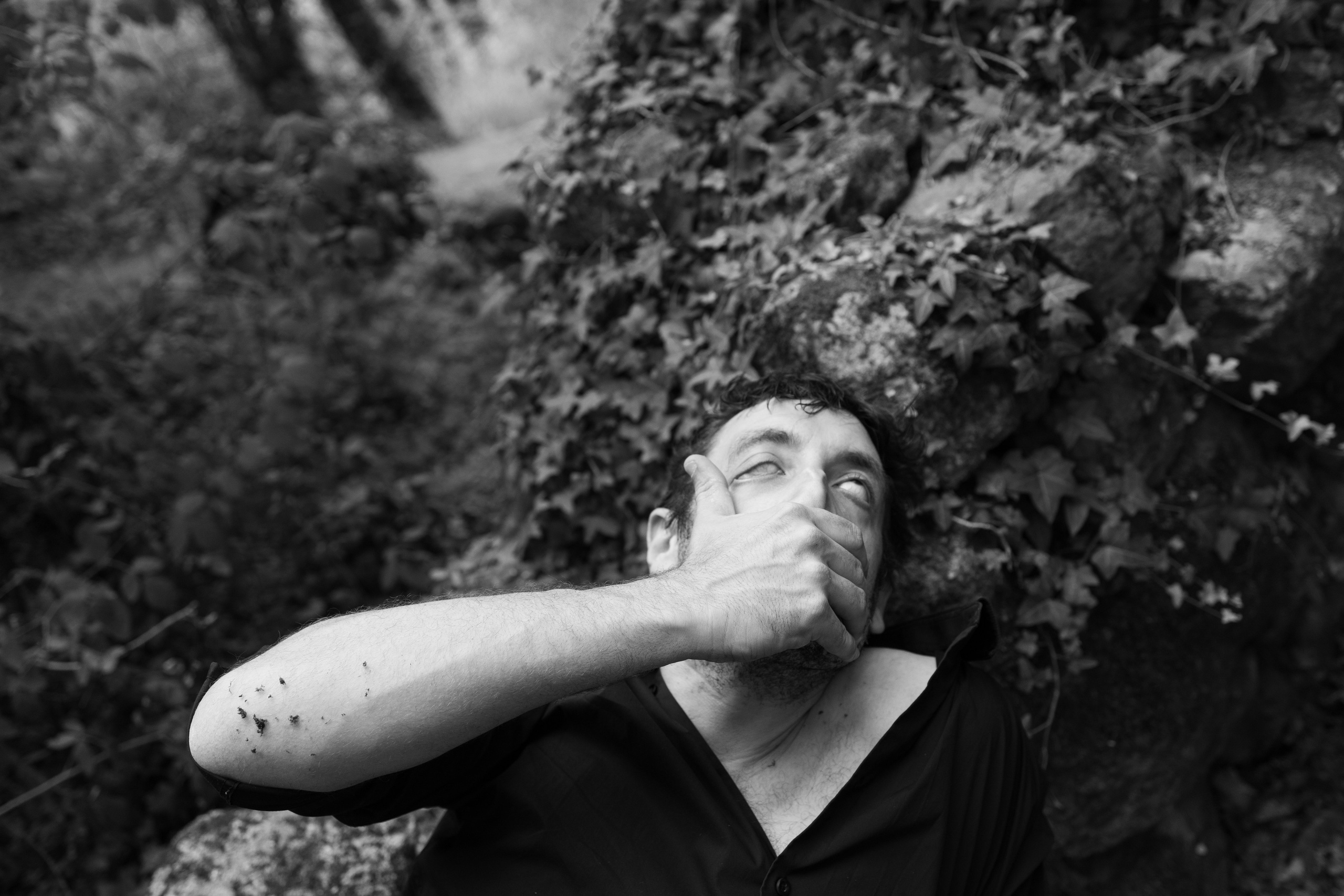 Portrait du portfolio d’un acteur Avignon Provence France. Histoires d’amour, séances photos de famille et de mariage en France