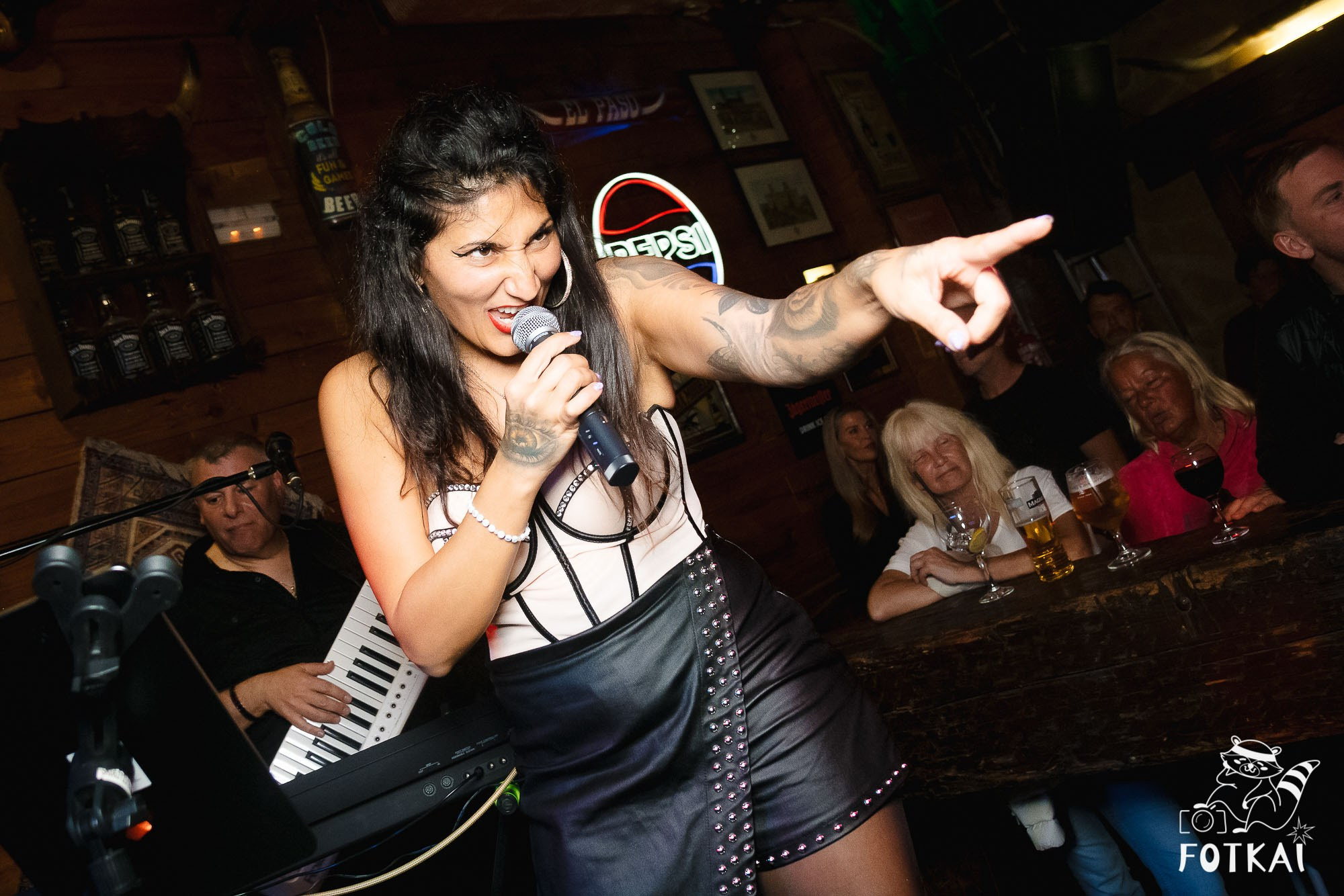 Amy Winehouse Tribute at El Paso Bar (March 28) — Live Concert Photo Report | FOTKAI
