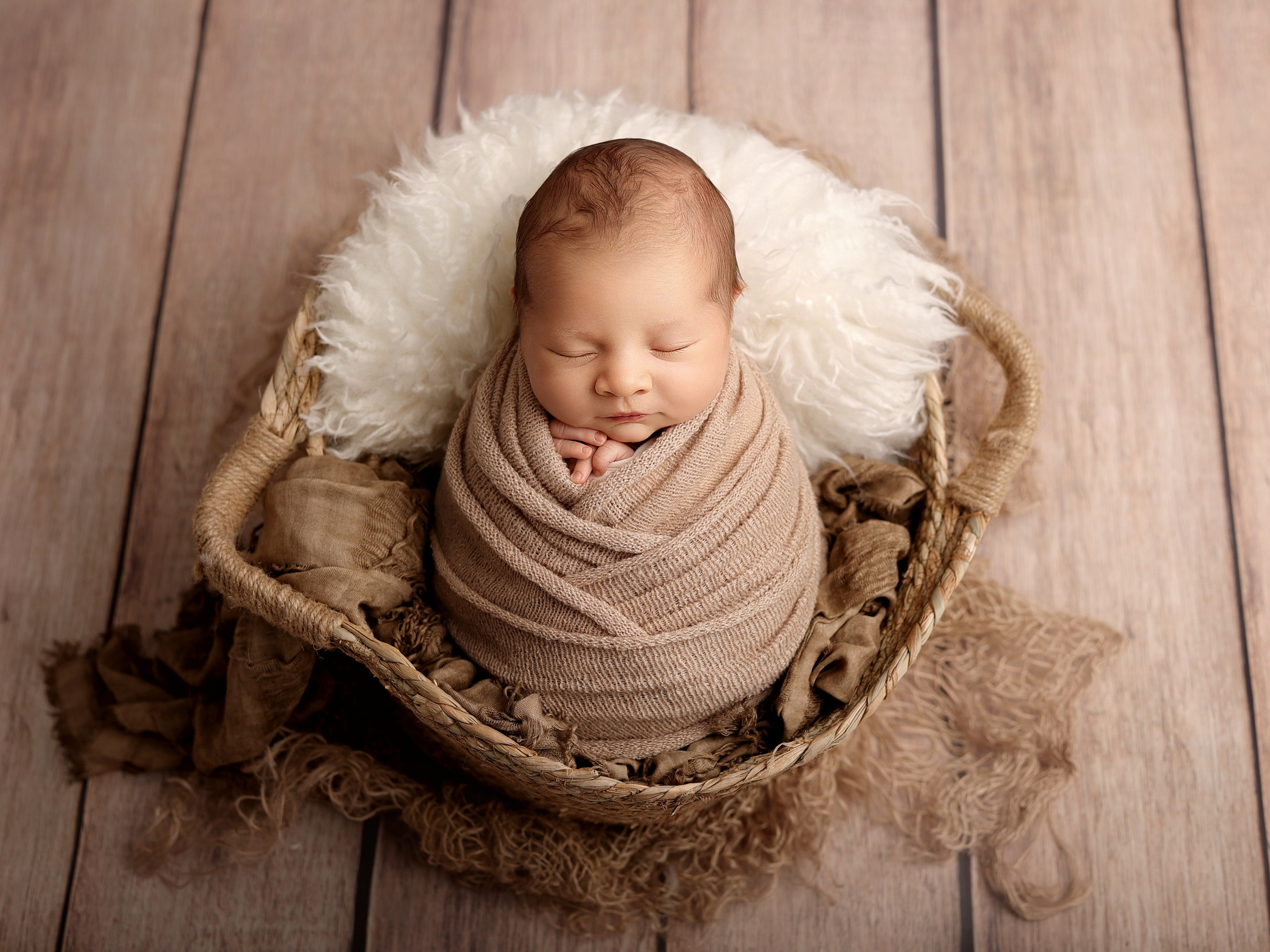 Newborn (Price). Familien- Fotografin in Marienhafe, Aurich, Emden, Norden, Leer