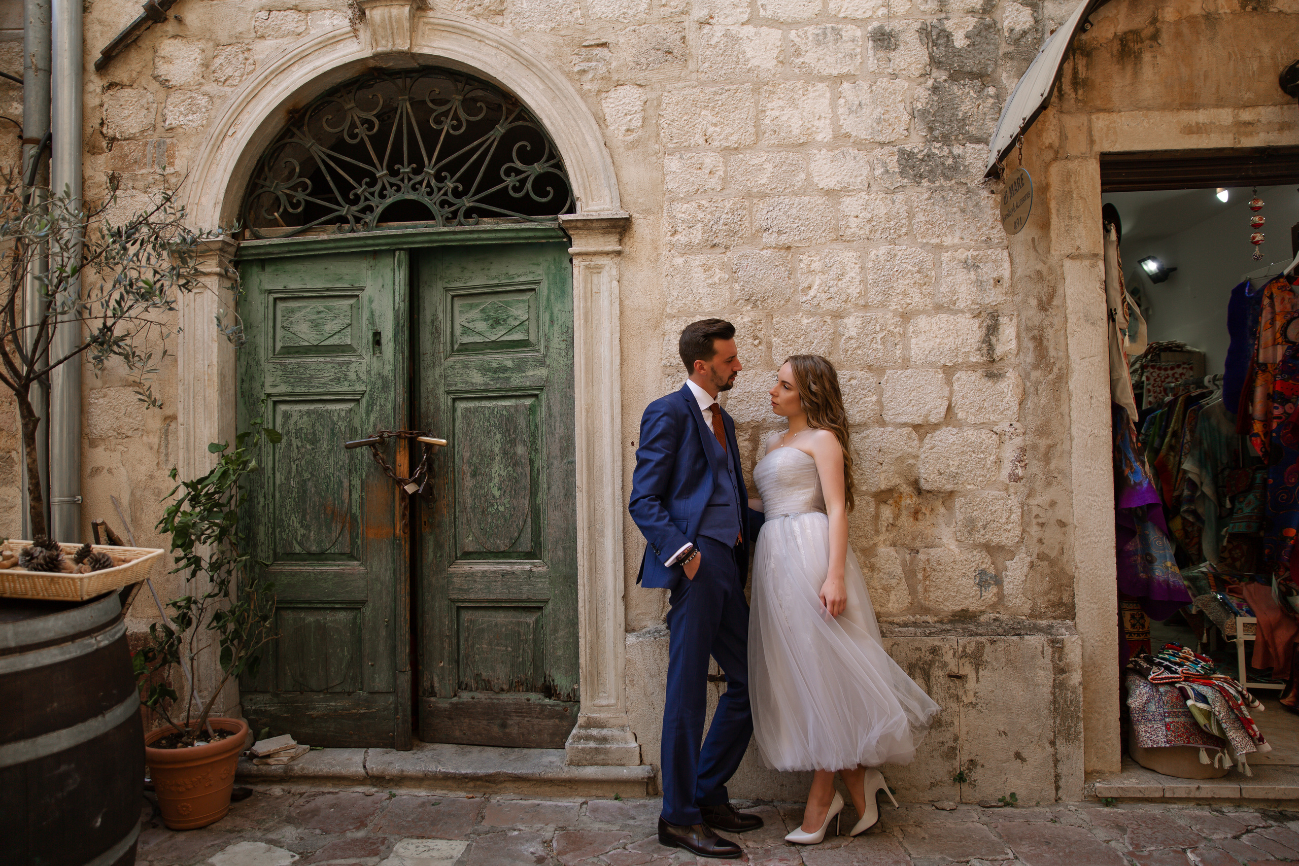 Свадебная фотосессия в Черногории - прогулка по старому городу Котор