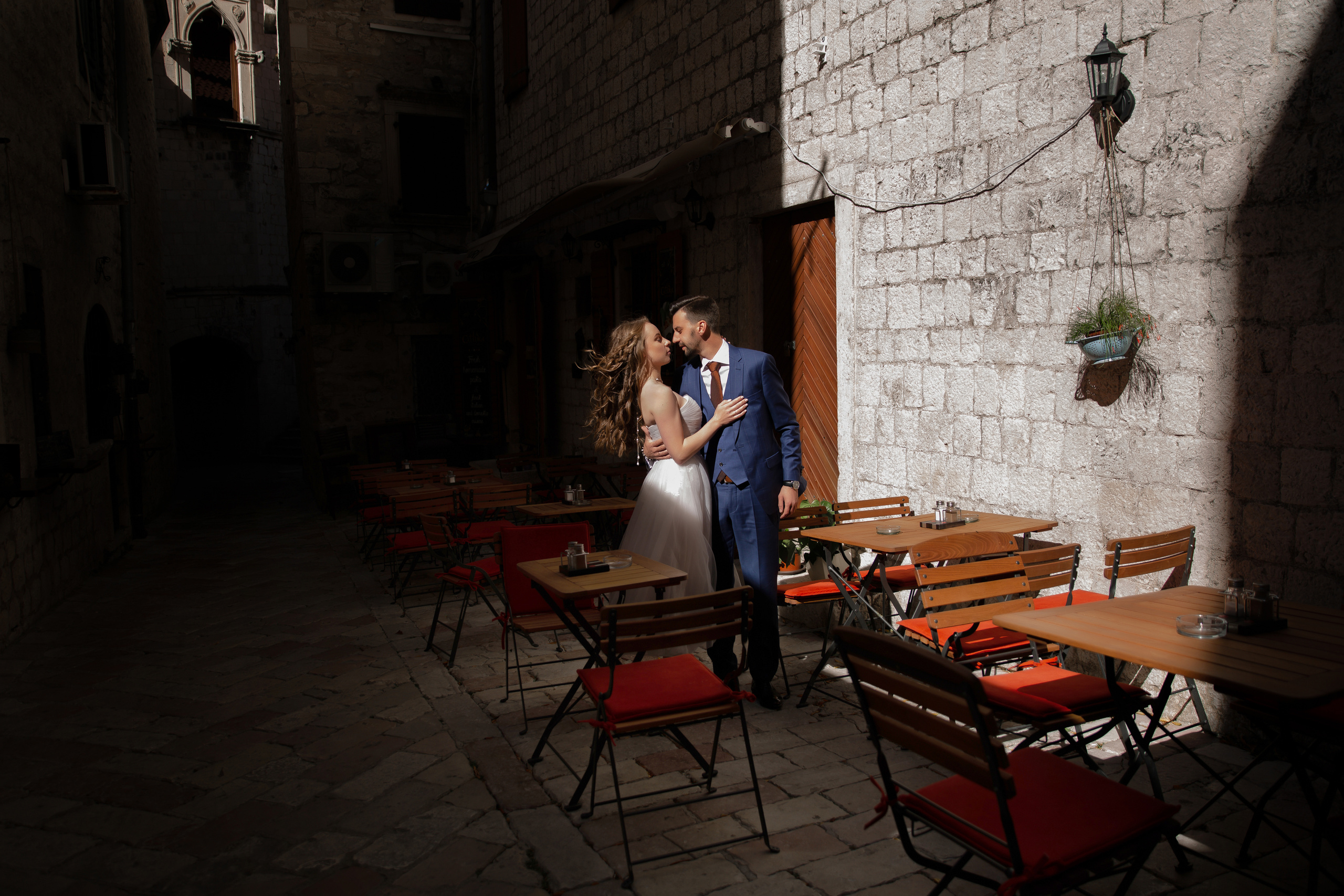 Свадебная фотосессия в Черногории - прогулка по старому городу Котор