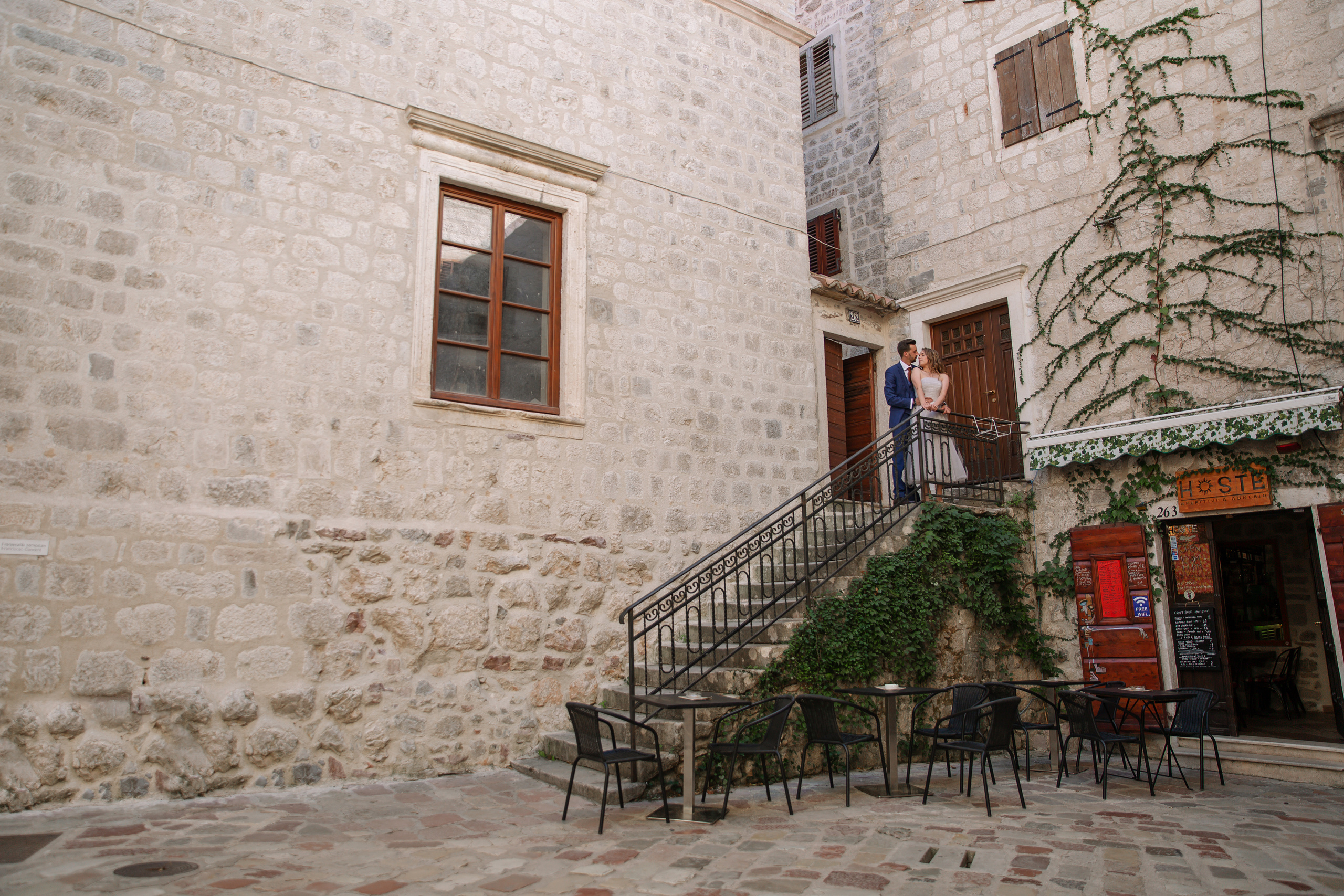 Свадебная фотосессия в Черногории - прогулка по старому городу Котор