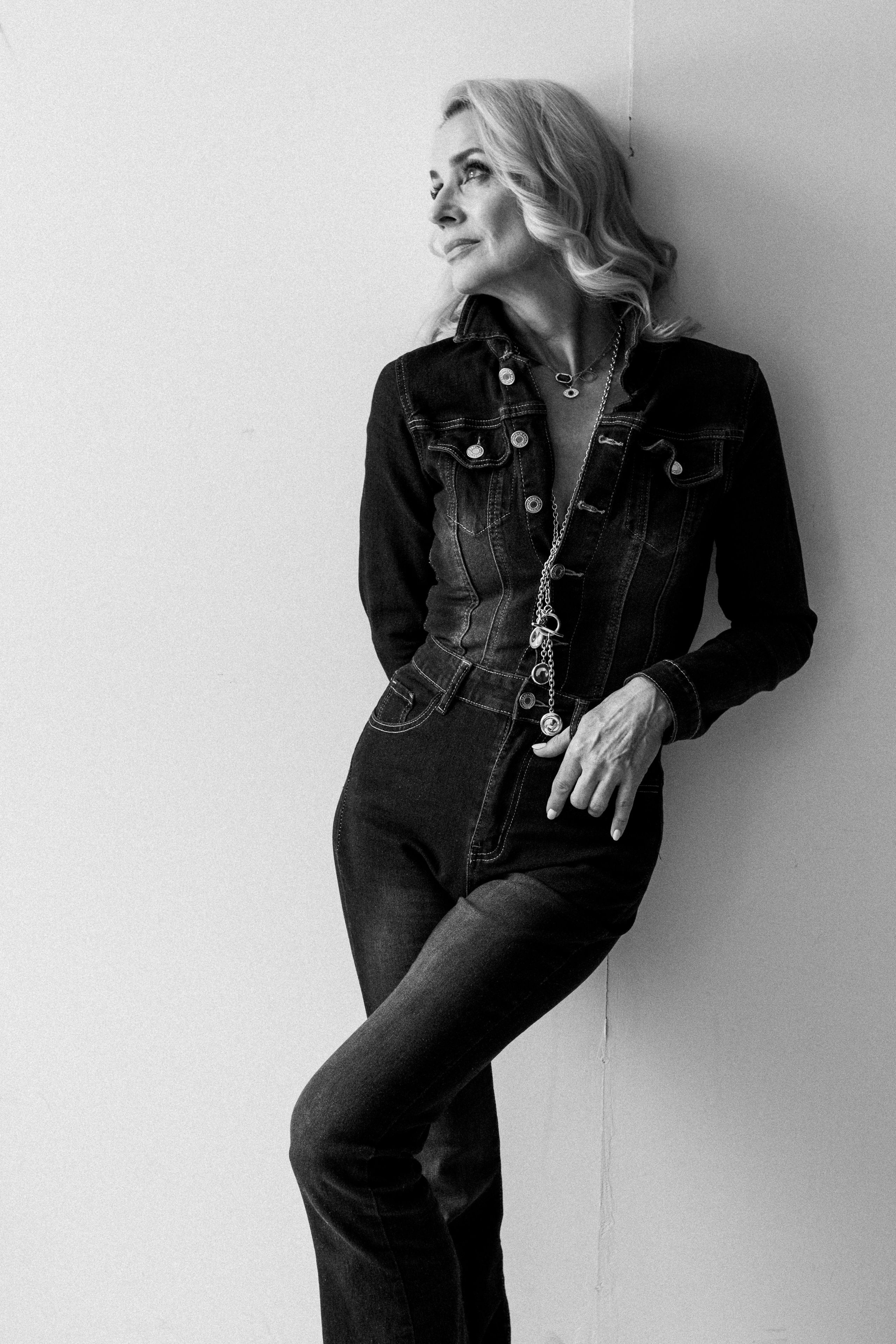 K. Rawnoir- Portrait photography by Daria Paliy.Timeless black&white portraits of women in NYC area