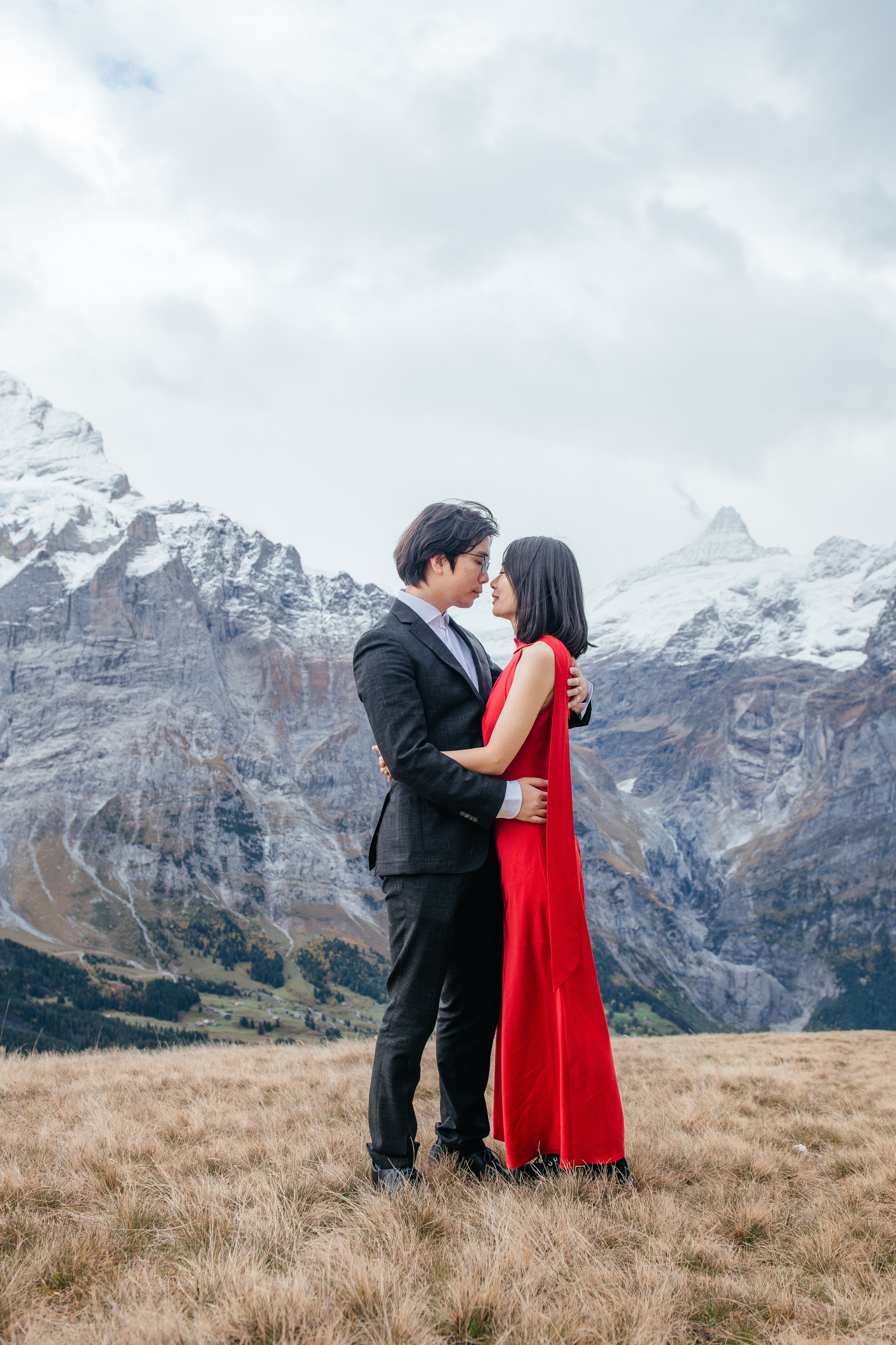 Kaiwen & Xiaoming Grindelwald, Switzerland. I am Elena Altendorfer. Wedding photographer in Zurich and Switzerland