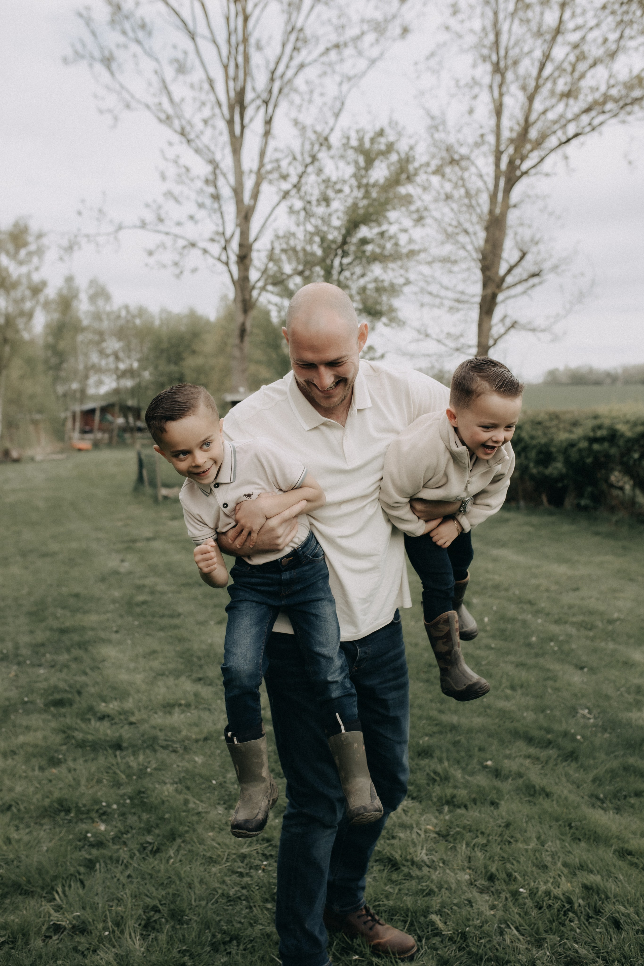 Big Family Moments. Wedding and Portrait Photographer Evie Moon
