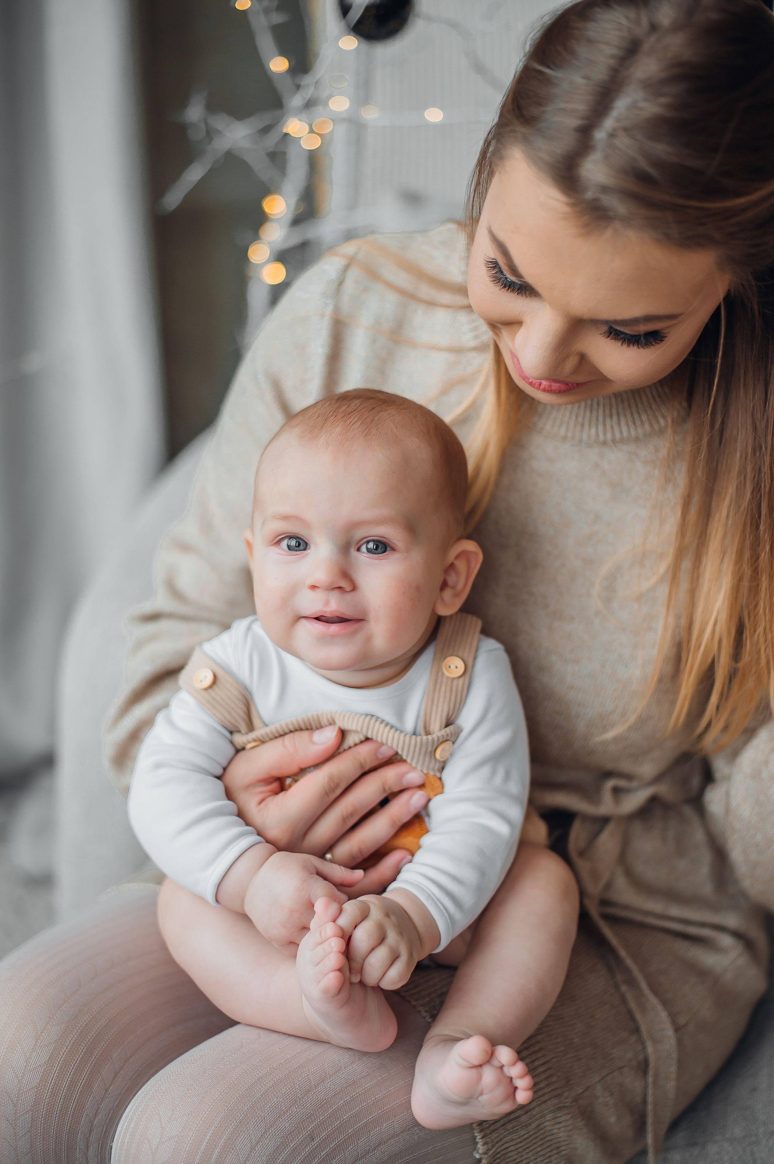 Fotosesijos studijoje. Aukse Stravi fotografė