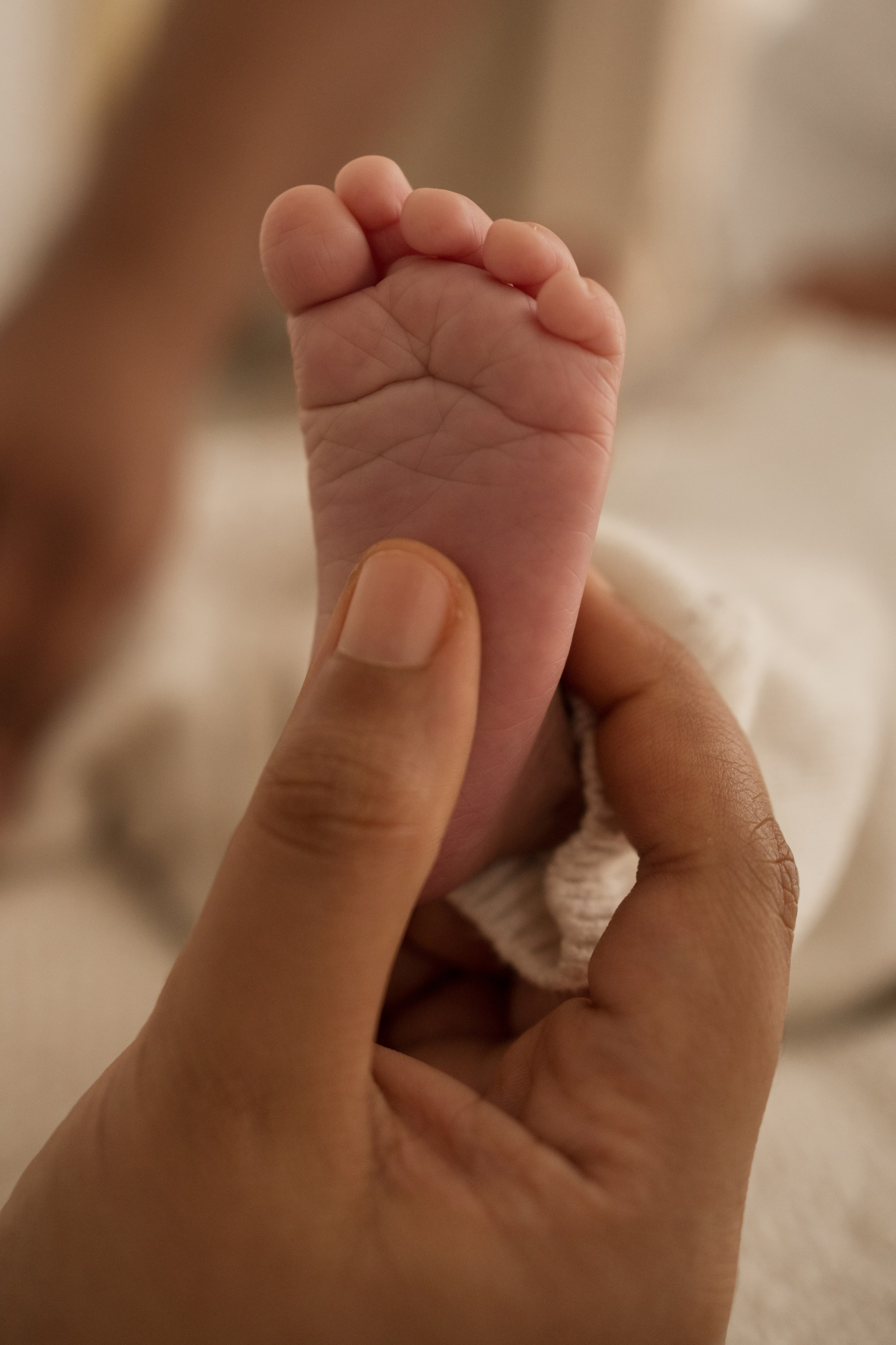 First moments of love. Angela Iakovleva — Family Photographer in Dubai