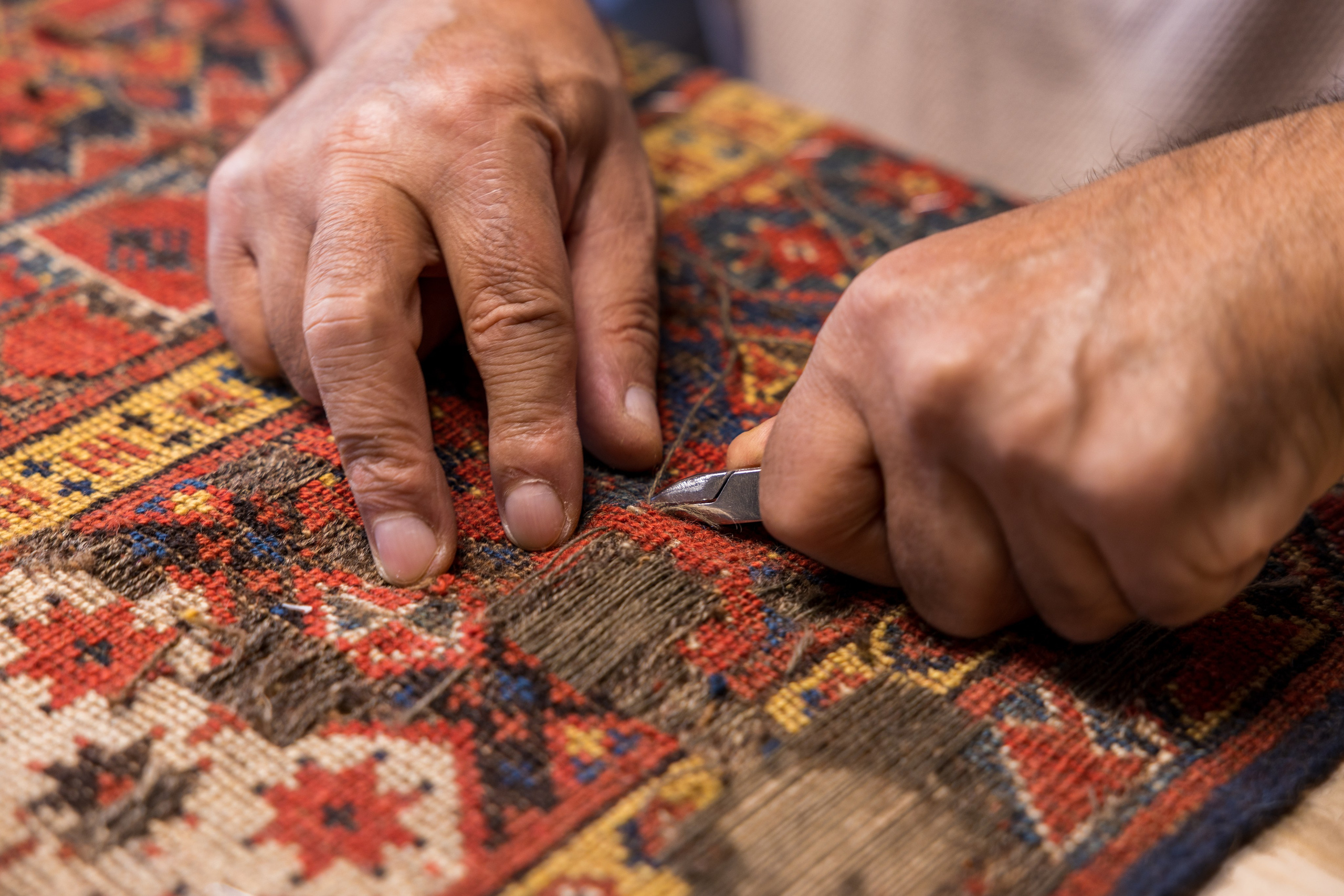 Teppichrestaurator, Salzburg, 2024. Guzel Kolobova| Fotografin| Salzburg