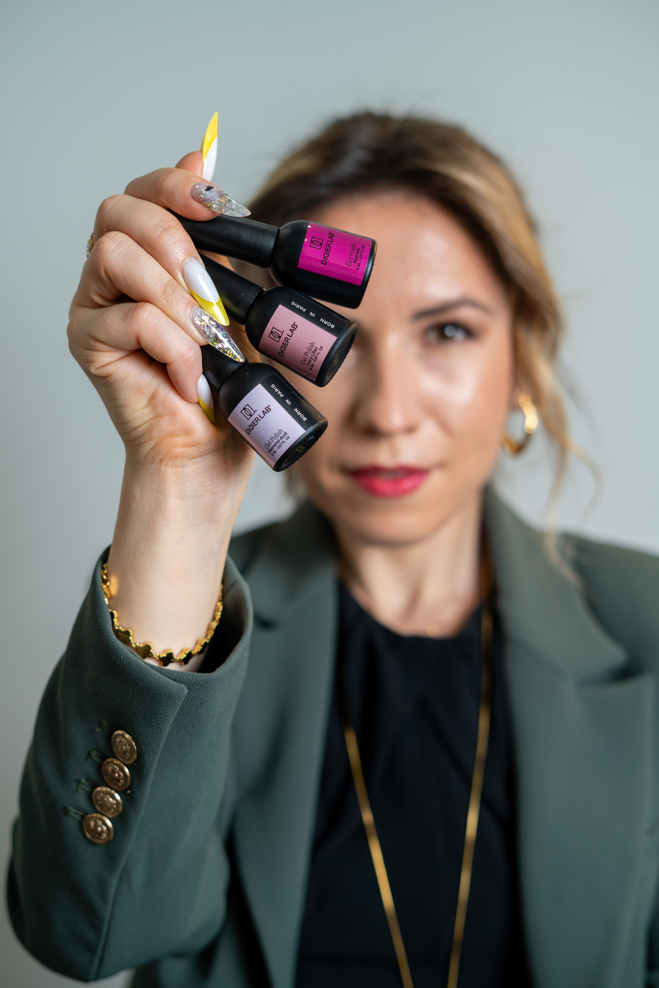 Nina Petrasco. Frames by Giovani Braga