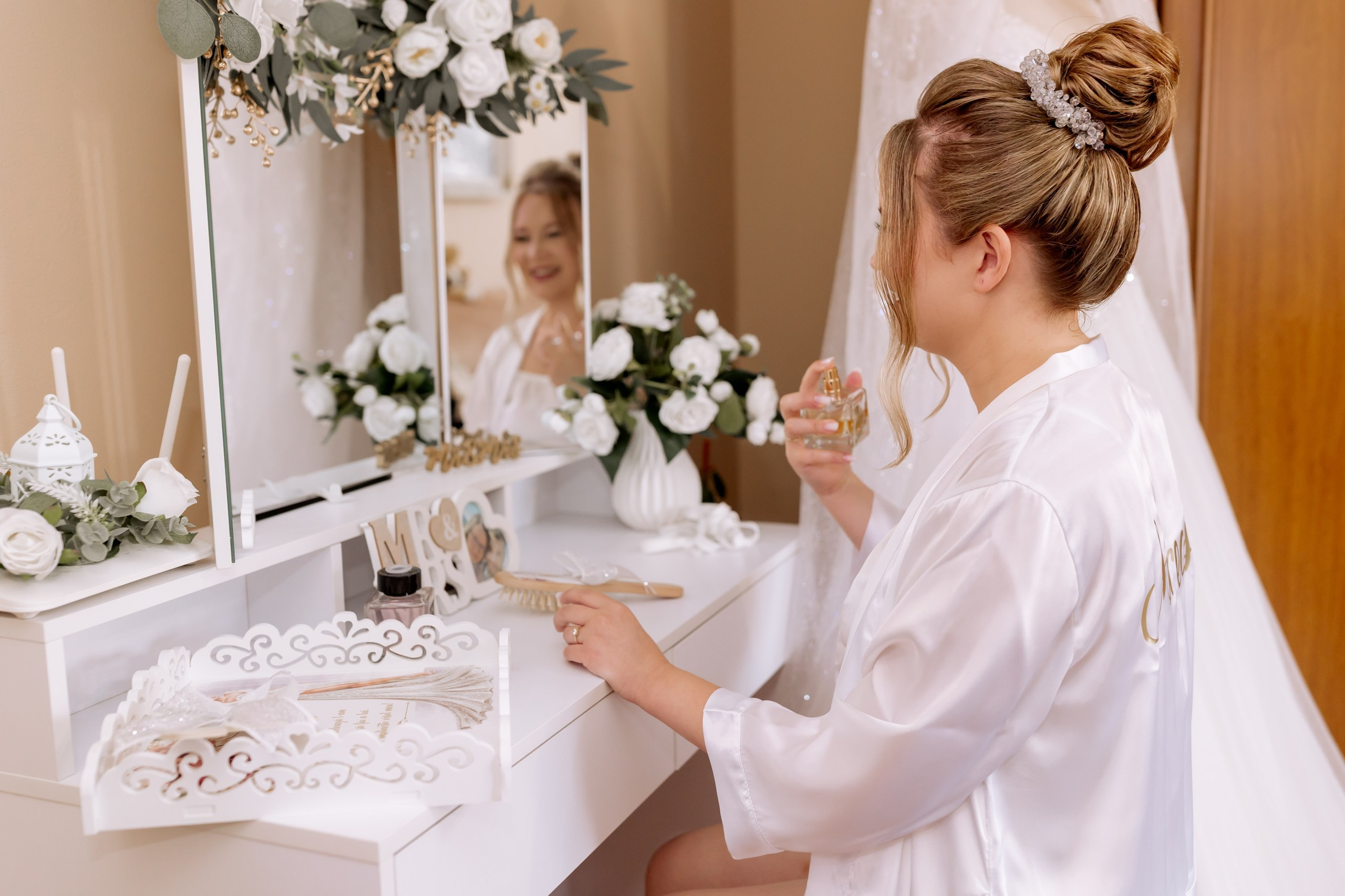 * fotograf stare civilă Siret* fotograf Bucovina* fotograf nuntă Suceava* fotograf Iași Botoșani* stare civilă tradițională* ie românească nuntă* AlinoFotoStudio* fotograf Andrei și Andreea- Alin Chirilă fotograf – stare civilă Siret, Suceava, Andrei și Andreea în ie tradițională, poveste spusă prin fotografiefotograf stare civilă Siret Suceava Alin Chirilă – miri îmbrăcați în costum tradițional bucovineanAlin Chirilă fotograf nuntă Siret Suceava – stare civilă autentică în Bucovina, emoții realefotograf Siret Suceava Alin Chirilă – Andrei și Andreea la starea civilă în ie tradiționalăstare civilă Siret fotograf Alin Chirilă – cadre naturale cu miri în costum popular din Bucovinafotograf nuntă Siret Suceava Alin Chirilă – povestitor prin fotografie, moment emoționant la starea civilăAlin Chirilă fotograf stare civilă Siret – iubire autentică surprinsă în stil documentarfotograf Bucovina Siret Alin Chirilă – stare civilă în ie tradițională, cadre pline de emoțieAlin Chirilă fotograf Suceava – Andrei și Andreea spun DA la starea civilă în Siretfotograf stare civilă Suceava Siret Alin Chirilă – poveste de iubire în stil tradițional românesc - Alin Chirilă fotograf profesionist, AlinoFotoStudio, fotograf evenimente Siret, Suceava County, Iași, Bacău County, Botoșani, Neamț County, fotograf nunți, botezuri, cununii civile, portrete și momente autentice surprinse elegant.- Alin Chirilă surprinde momente elegante de nuntă și evenimente speciale prin AlinoFotoStudio, fotograf disponibil în Siret, Suceava County, Iași, Bacău County, Botoșani și Neamț County, specializat în nunți, botezuri și cununii civile. - Alin Chirilă fotograf profesionist, AlinoFotoStudio, fotograf nuntă și evenimente în Siret, Suceava, Iași, Bacău, Botoșani și Piatra Neamț, fotograf nunți, botezuri, cununie civilă, ședințe foto, trash the dress, logodnă, familie, portrete și fotografii autentice. - AlinoFotoStudio by Alin Chirilă, fotograf evenimente premium în Suceava County, Iași County, Bacău County, Botoșani County și Neamț County, fotograf de familie, fotograf ceremonii religioase, petreceri și momente emoționante. - Alin Chirilă fotograf, povestitor prin fotografie, servicii foto profesionale pentru mireasă, mire, pregătiri nuntă, biserică, restaurant, valsul mirilor, tradiții românești și amintiri de neuitat în Moldova.