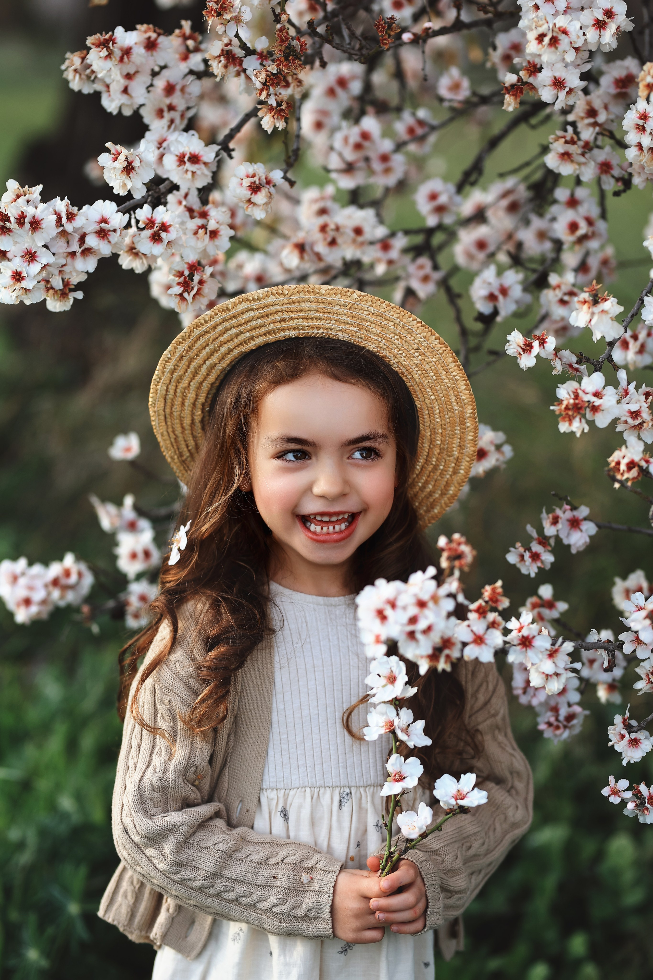 Фотосессия в цветущем миндале. Фотограф в Турции, Анталии, Кемере, Белеке, Сиде, Каше, Калкане, Фетхие